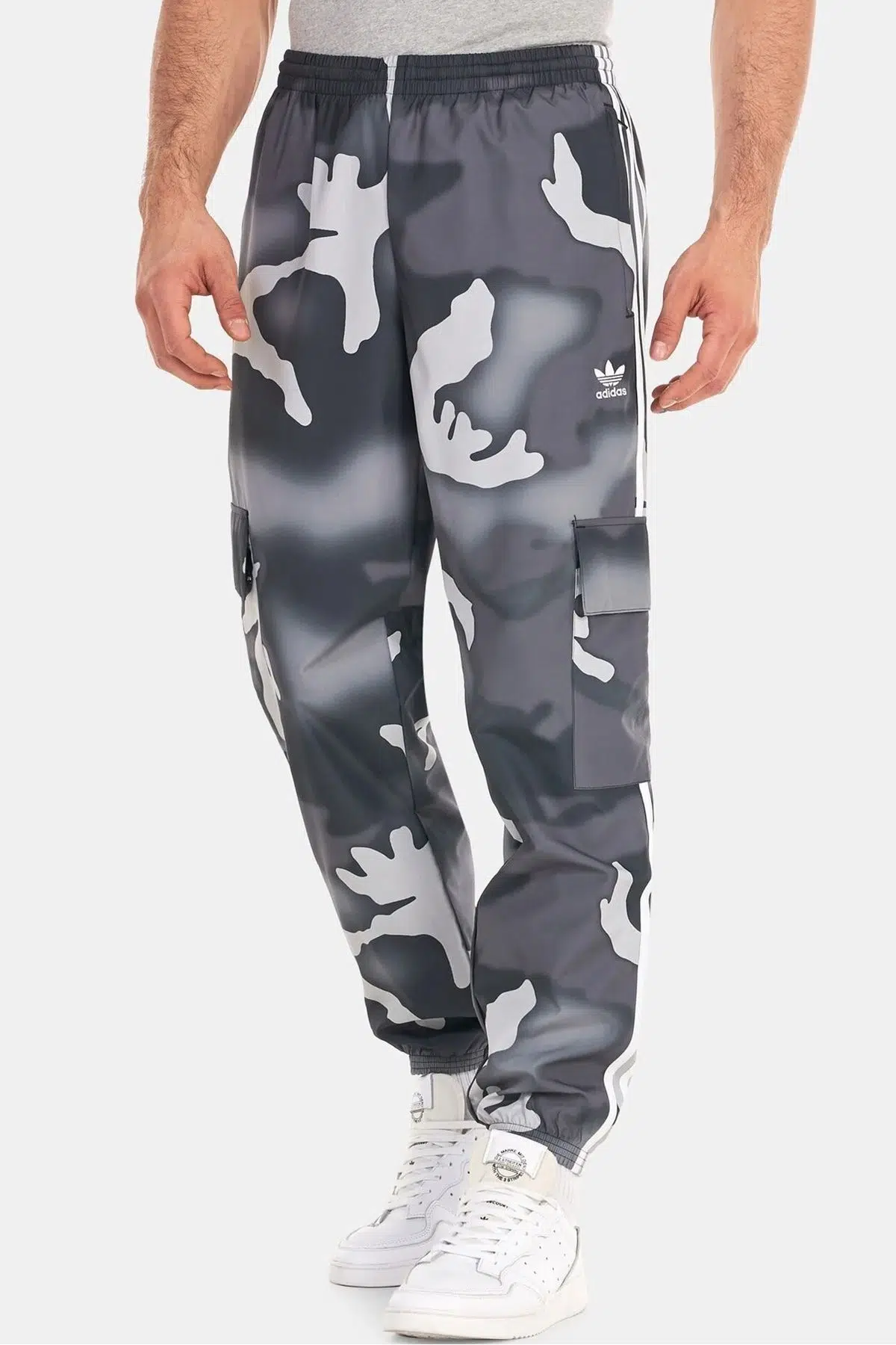 Adidas Sportswear Graphics Camo Cargo Pant Erkek Kamüflaj Desenli Kargo Eşofman Altı Füme