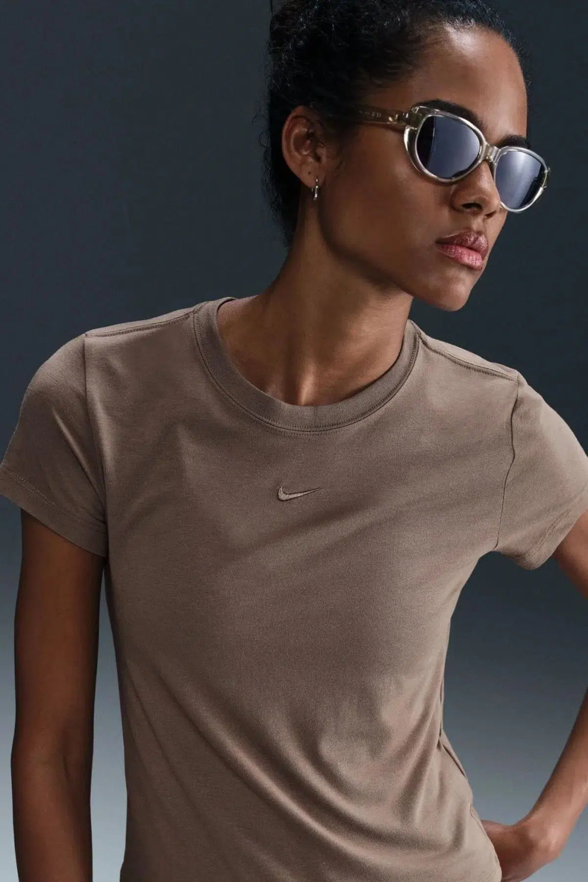 Nike Chill Knit MD Crop Womens Brown Tshirt Kısa Kollu Kadın Tişört Kahverengi