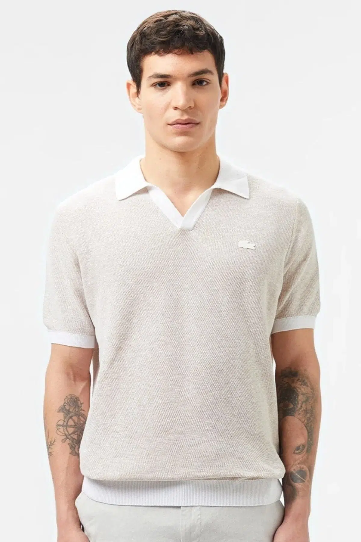 Lacoste V Yaka Polo Yaka Classic Fit Pamuk Keten Kısa Kollu Triko Tişört Krem