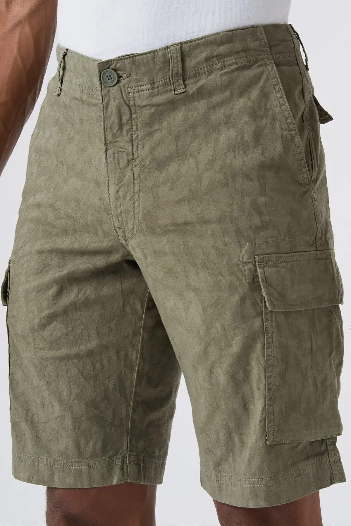 Lacoste Men's Patterned Bermuda Cargo Shorts with Pockets Khaki Erkek Desenli Bermuda Kargo Cepli Şort Haki
