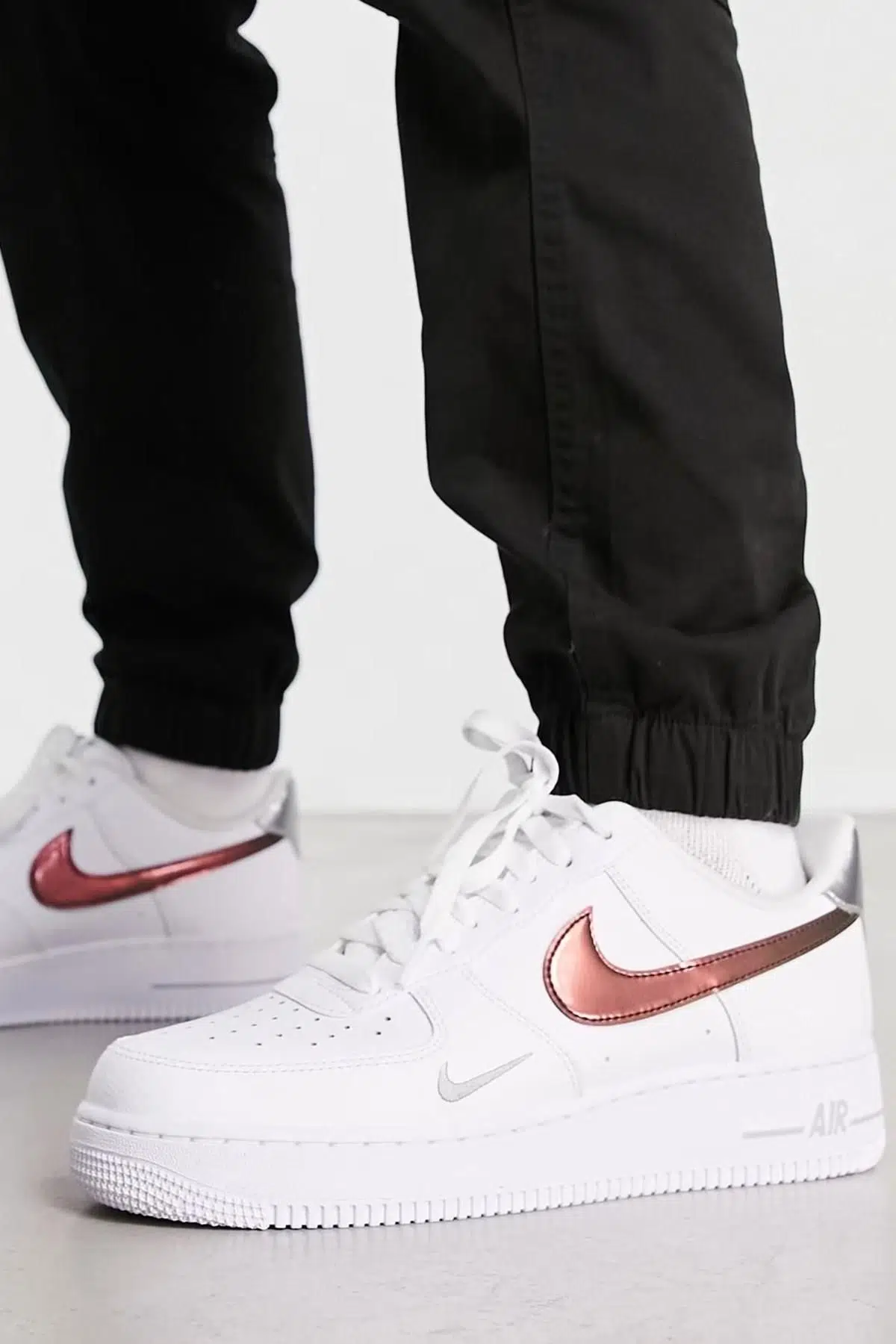 Nike Air Force 1 '07 Trainers White With Metallic Swoosh Leather Sneaker Hakiki Deri Erkek Günlük Spor Ayakkabı Beyaz