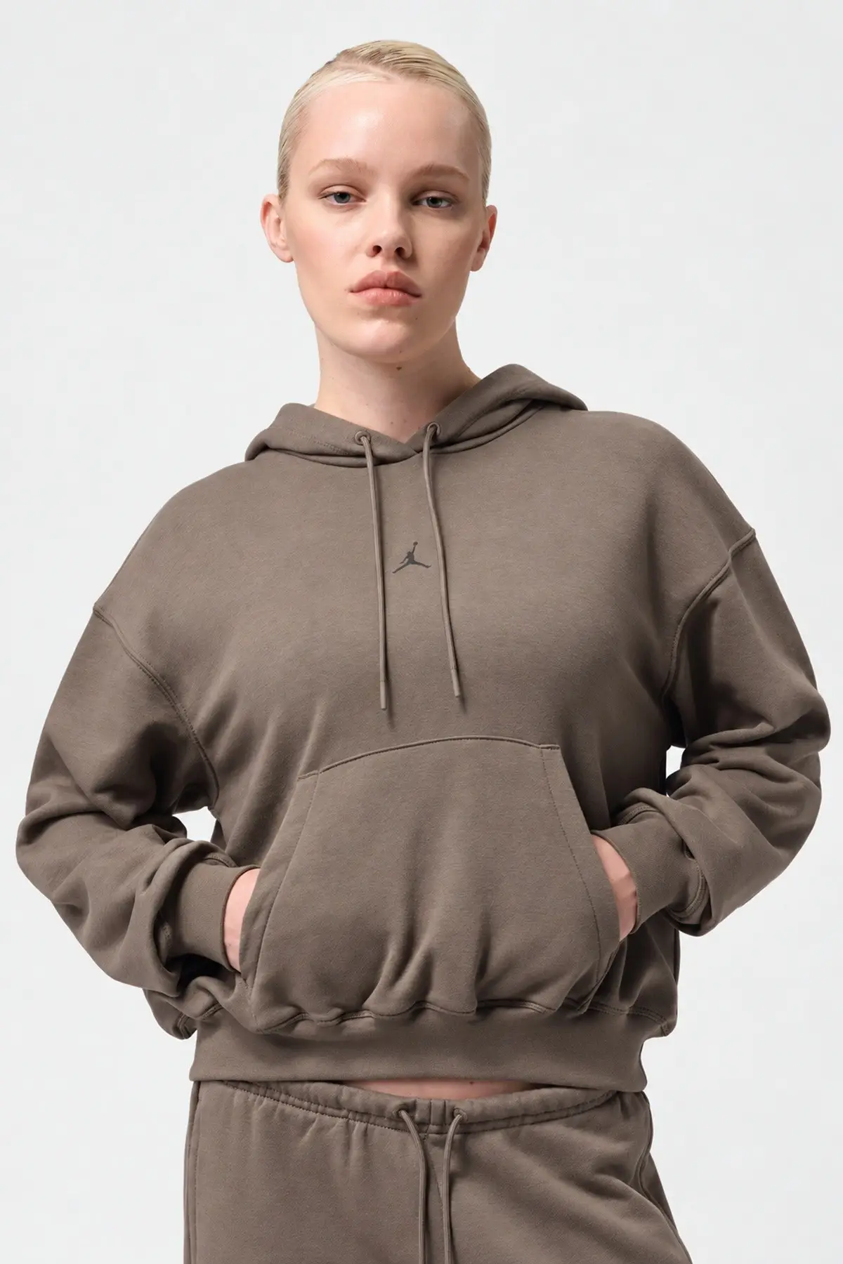 IB2498-040 Nike Air Jordan Crossover Dri-Fit Loose Fit Womens Sweatshirt Kapüşonlu Bol Kesim Kadın Sweatshirt Kahverengi