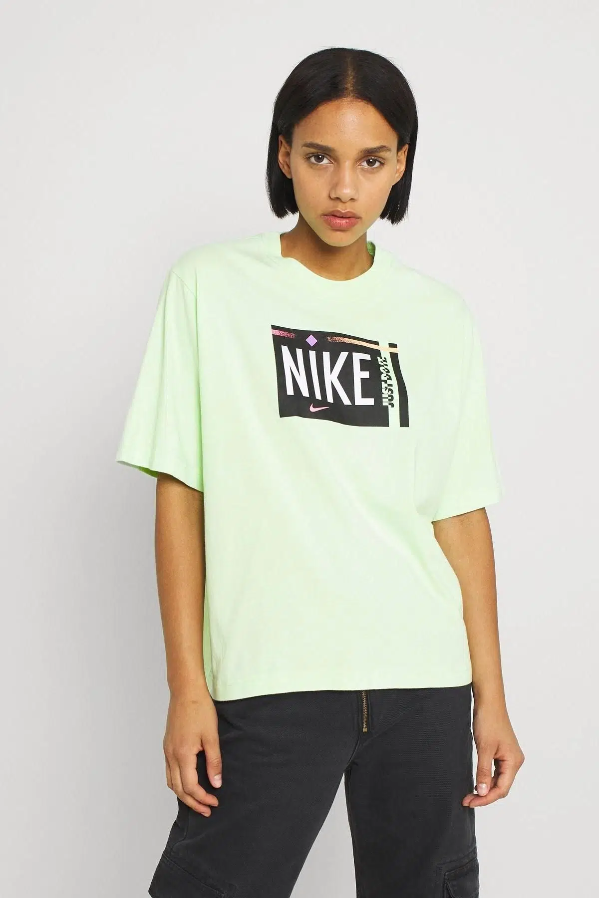 Nike Sportswear Wash Tee Oversize Bol Kesim Baskılı Yeşil Tişört 