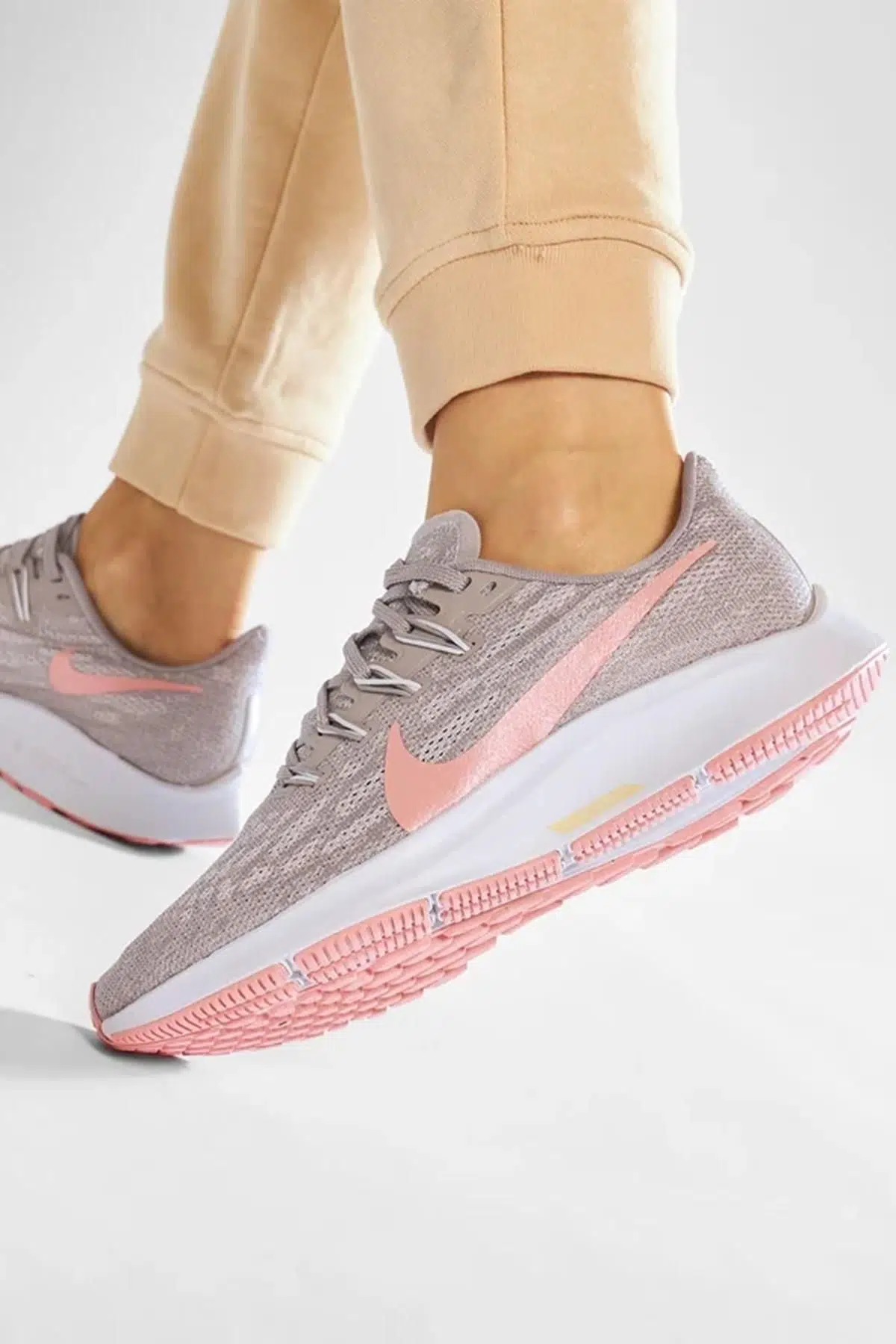 Nike Air Zoom Pegasus 36 Koşu Ayakkabısı Bej