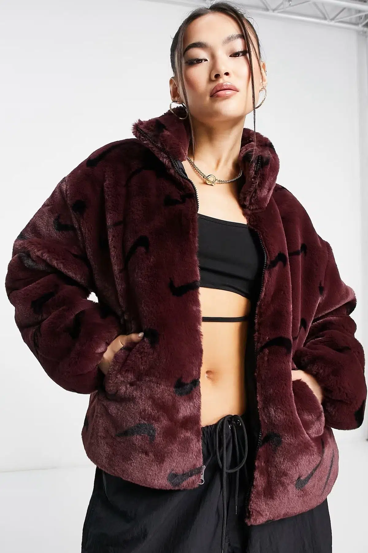 Nike All Over Swoosh Faux Fur Jacket Loose Fit Geniş Kalıp Kadın Suni Kürk Ceket Bordo