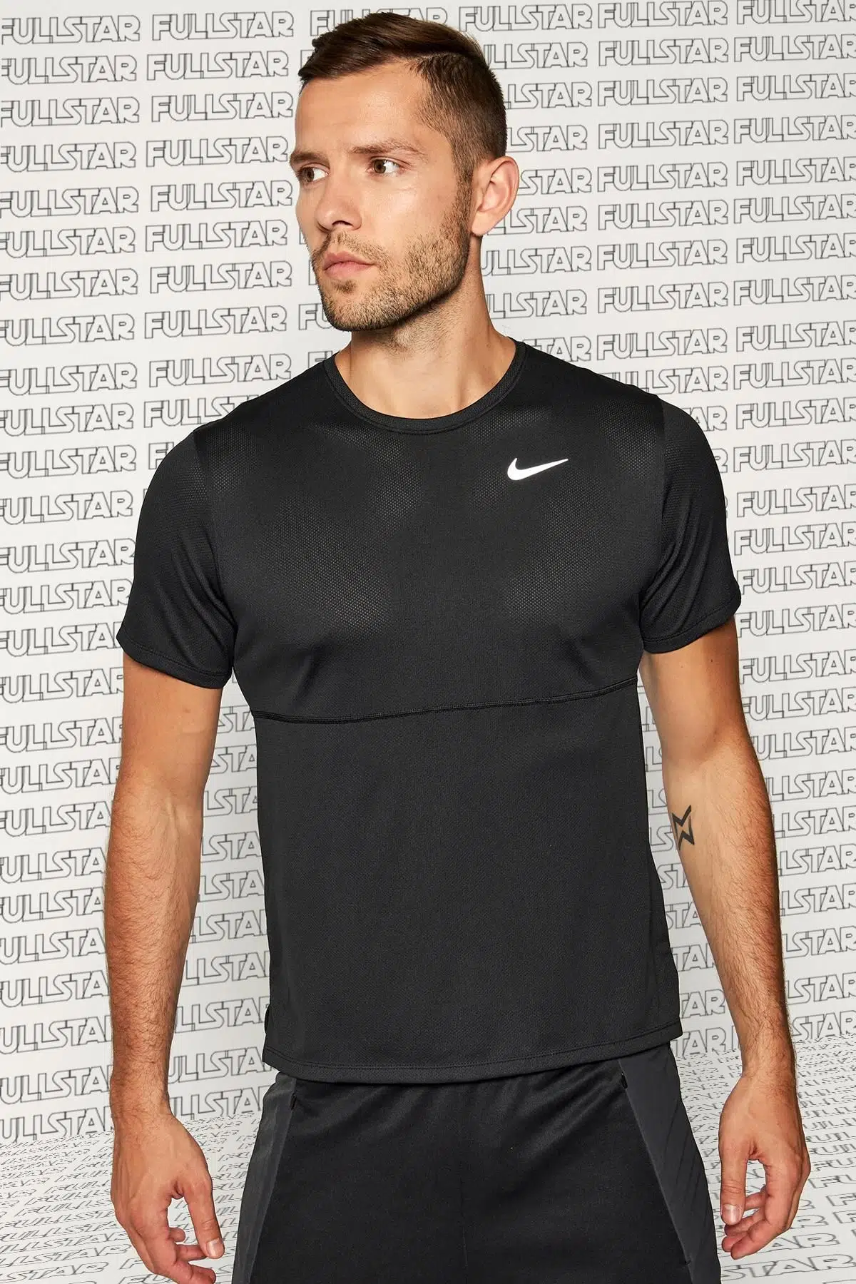 Nike Breathe Running Black Tee Nefes Alabilen Siyah Koşu Atleti