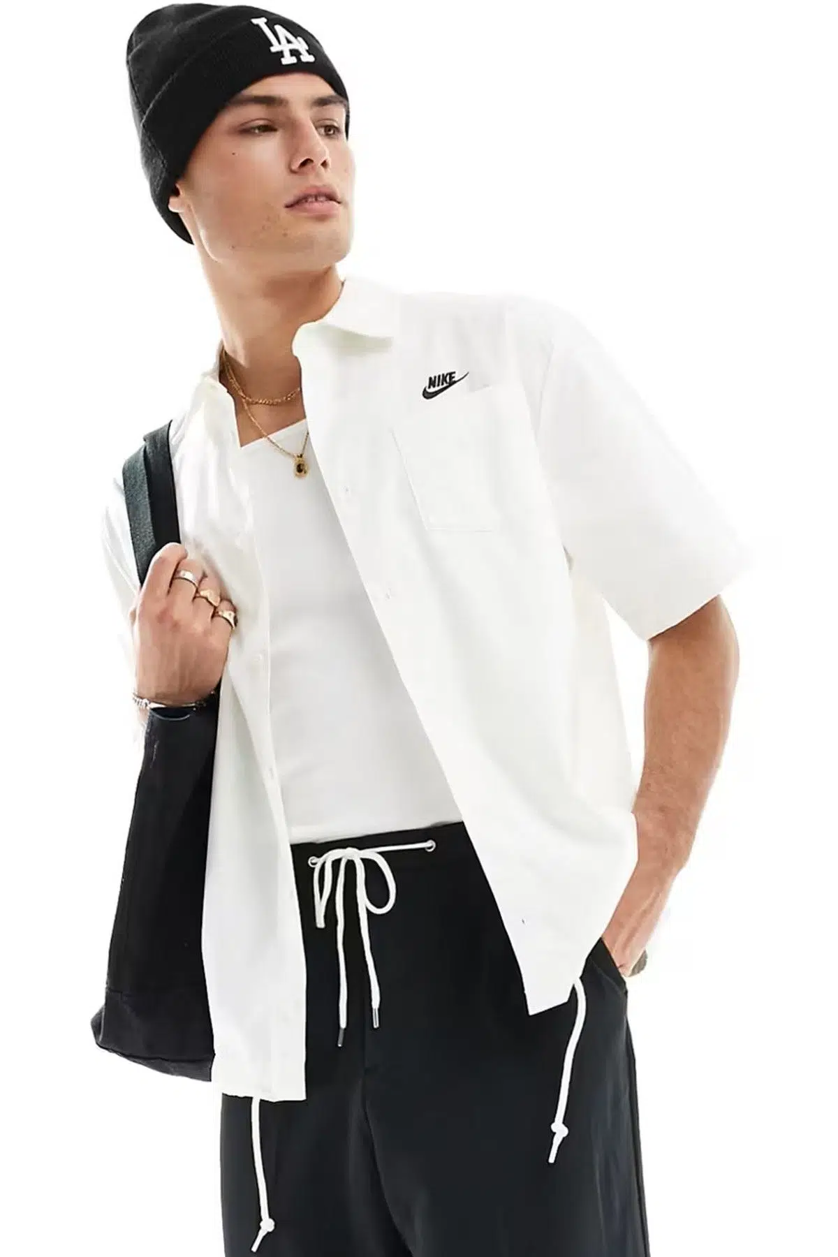 Nike Club Woven Loose Fit Short Sleeve Shirt in White Erkek Bol Kesim Dokuma Kısa Kollu Spor Gömlek Beyaz