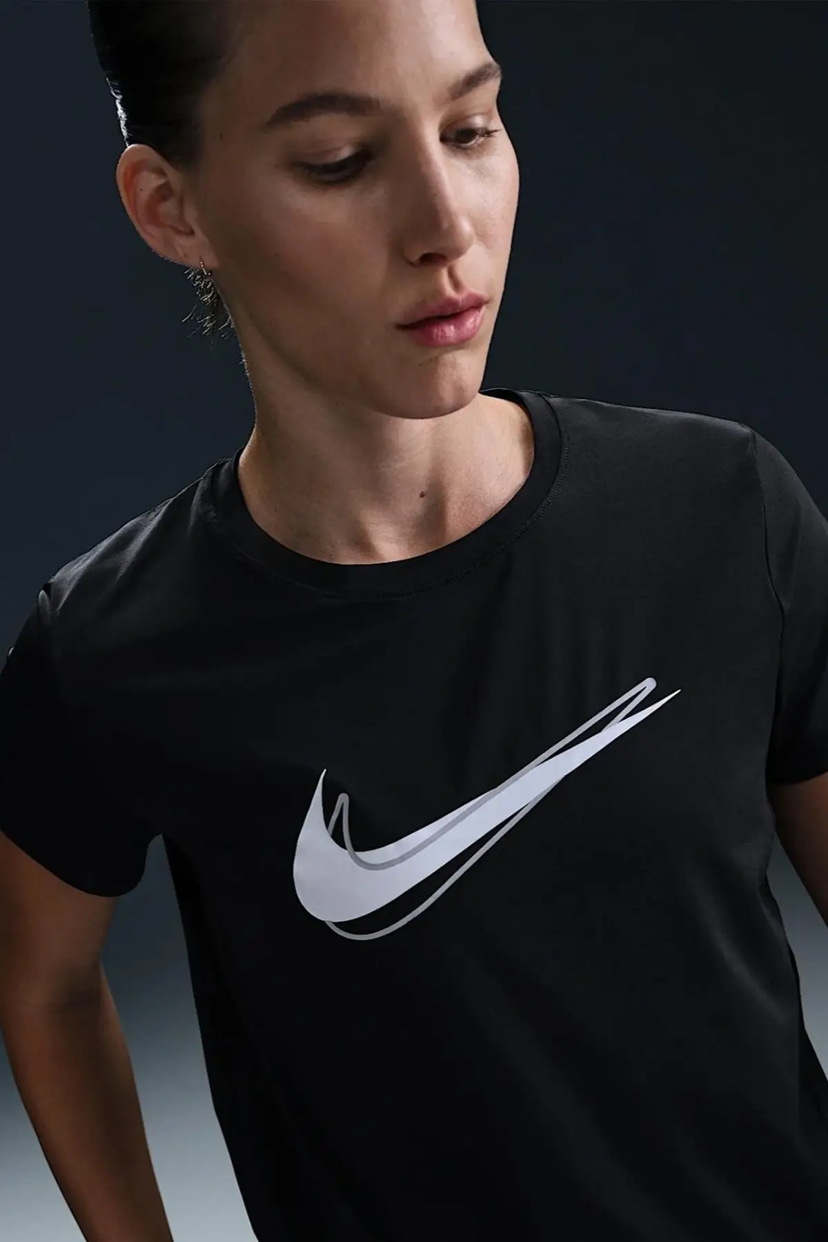 HJ2204-010 Nike One Swoosh Womens Running SS tee Kadın Koşu Antreman Tişörtü Siyah