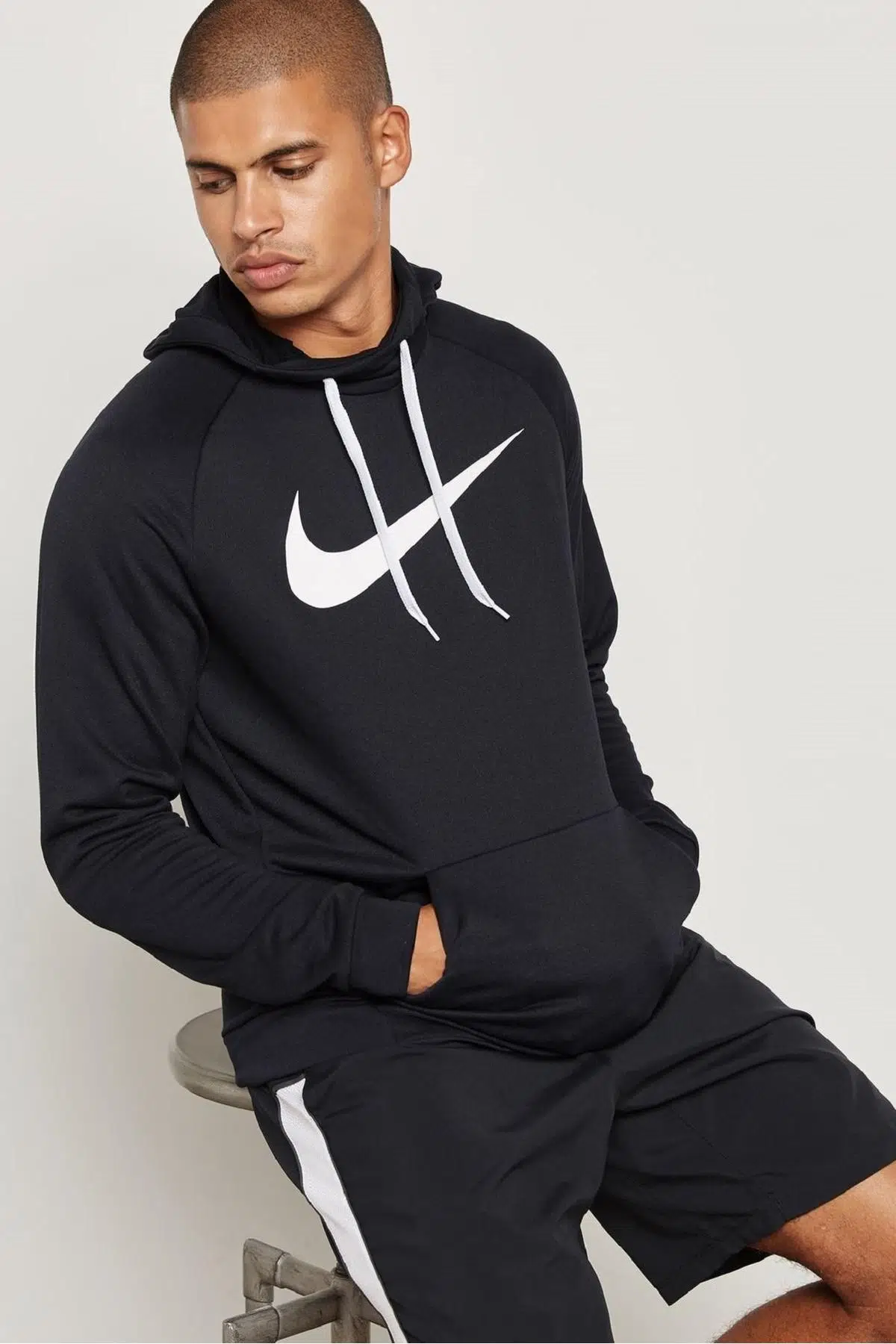 Nike Dri-FIT Swoosh Hoodie Büyük Swoosh Logolu Kapüşonlu Siyah Sweatshirt 