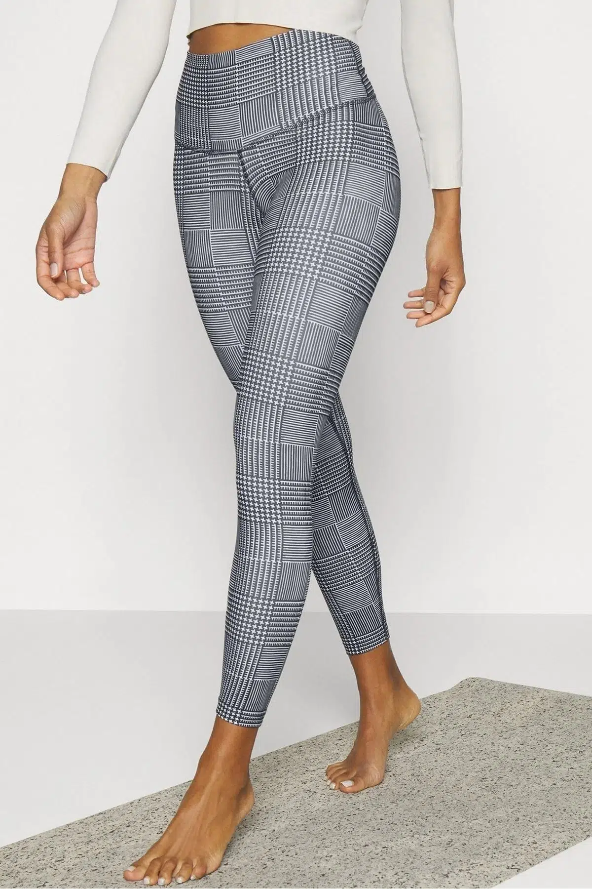 Nike Yoga High Rise 7/8 Length Tight Kadın Nakış Swooshlu İç Yan Cepli Yüksek Bel Tayt Beyaz Siyah