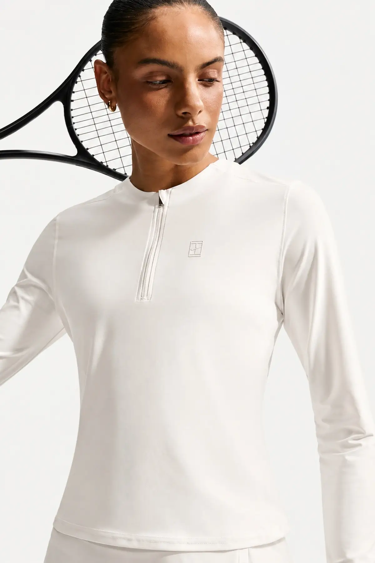 FZ6737-100 Nike Court Advantage Dri-FIT Mid-Layer 1/4 Zip Tennis Top Kadın Uzun Kollu Dar Kesim Fermuarlı Yaka Tenis Üstü Kırık Beyaz