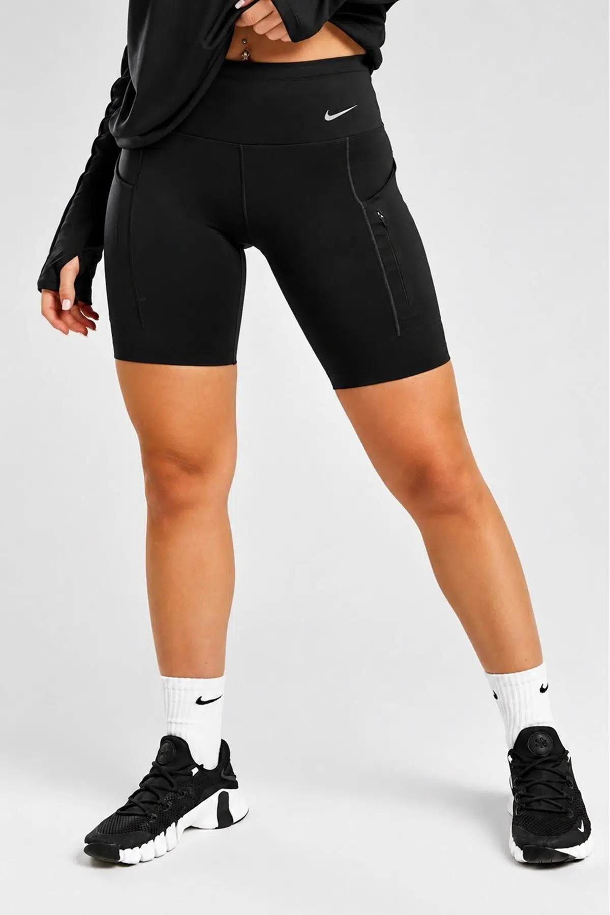 Nike Go Women's High Rise 8" Biker Black Shorts With Pockets Kadın Lazer Kesim Yükske Bel 6 Cepli Tayt Şort Siyah