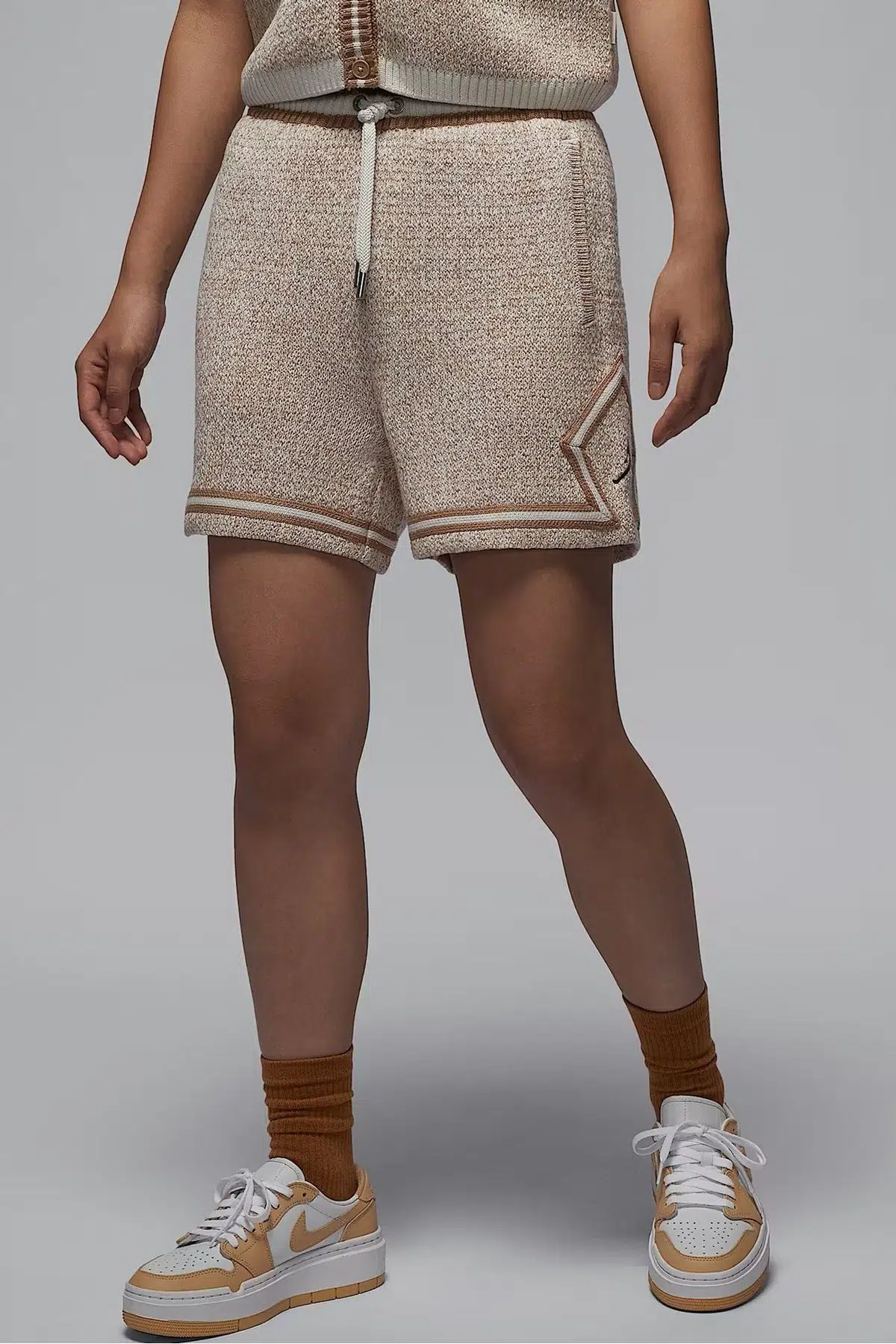 Nike Air Jordan Loose Fit Women's Knit Shorts Kadın Bol Kesim Örgü Şort Bej