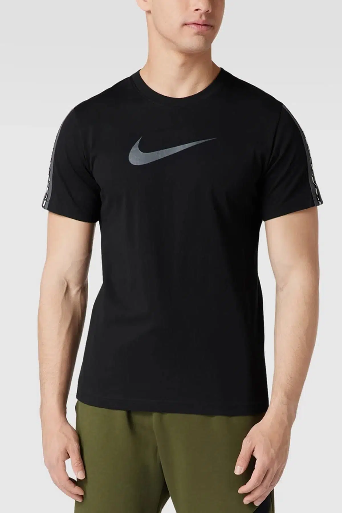 Nike Sportswear Repeat Erkek Tişört Siyah