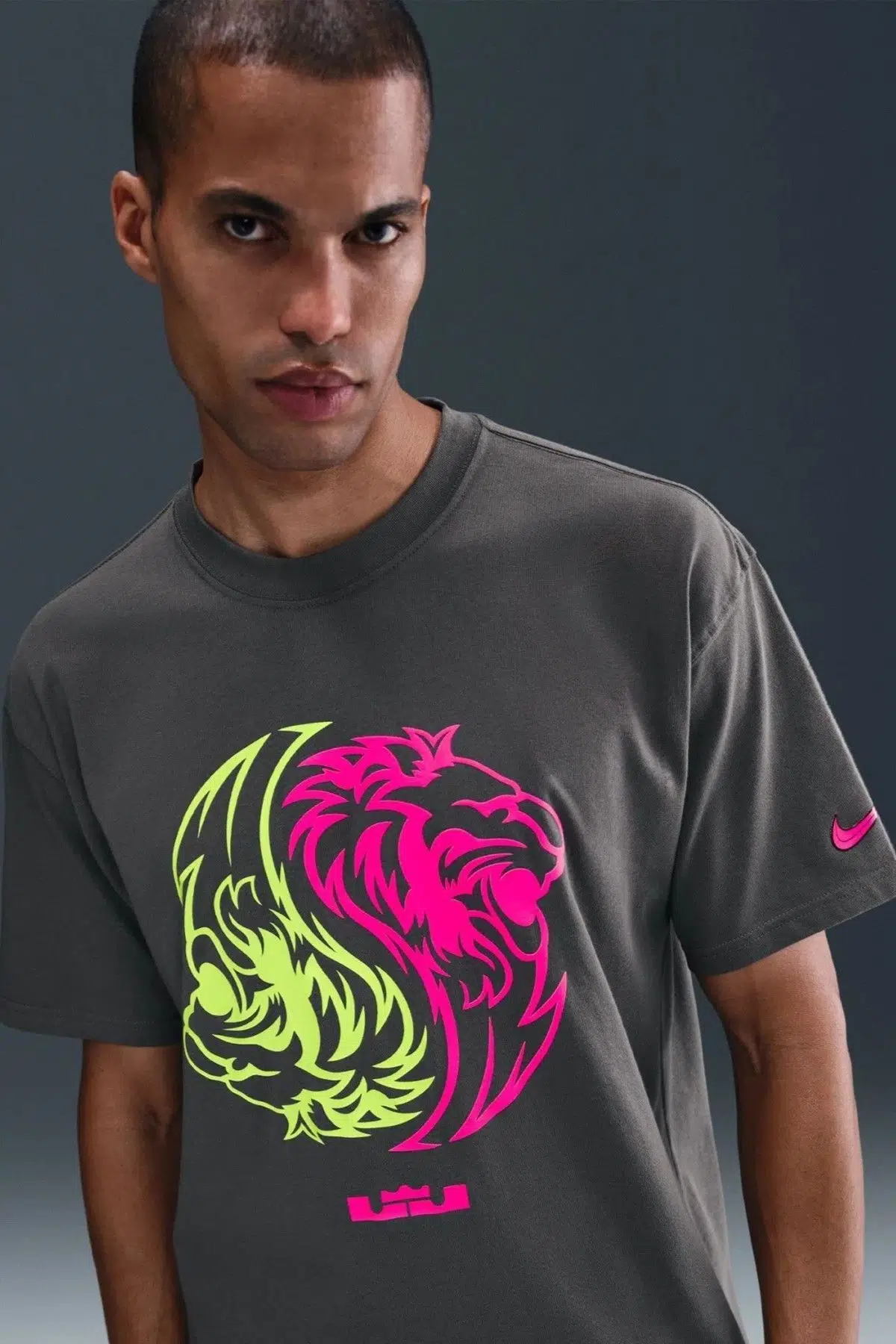 Nike LeBron Max 90 Loose Fit Mens Tee Bol Kesim Grafik Baskılı Erkek Tişört Antrasit