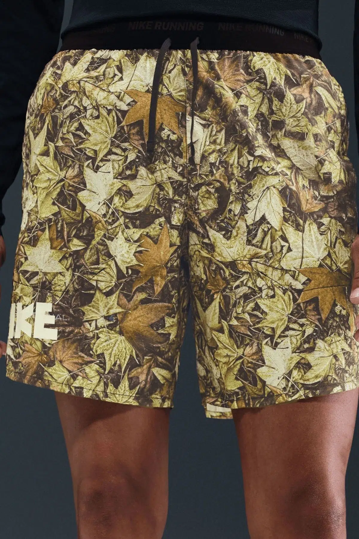 Nike Men's Dri-FIT 7" Brief-Lined Printed Running Yaprak Desenli Koşu Antreman Şort Yeşil