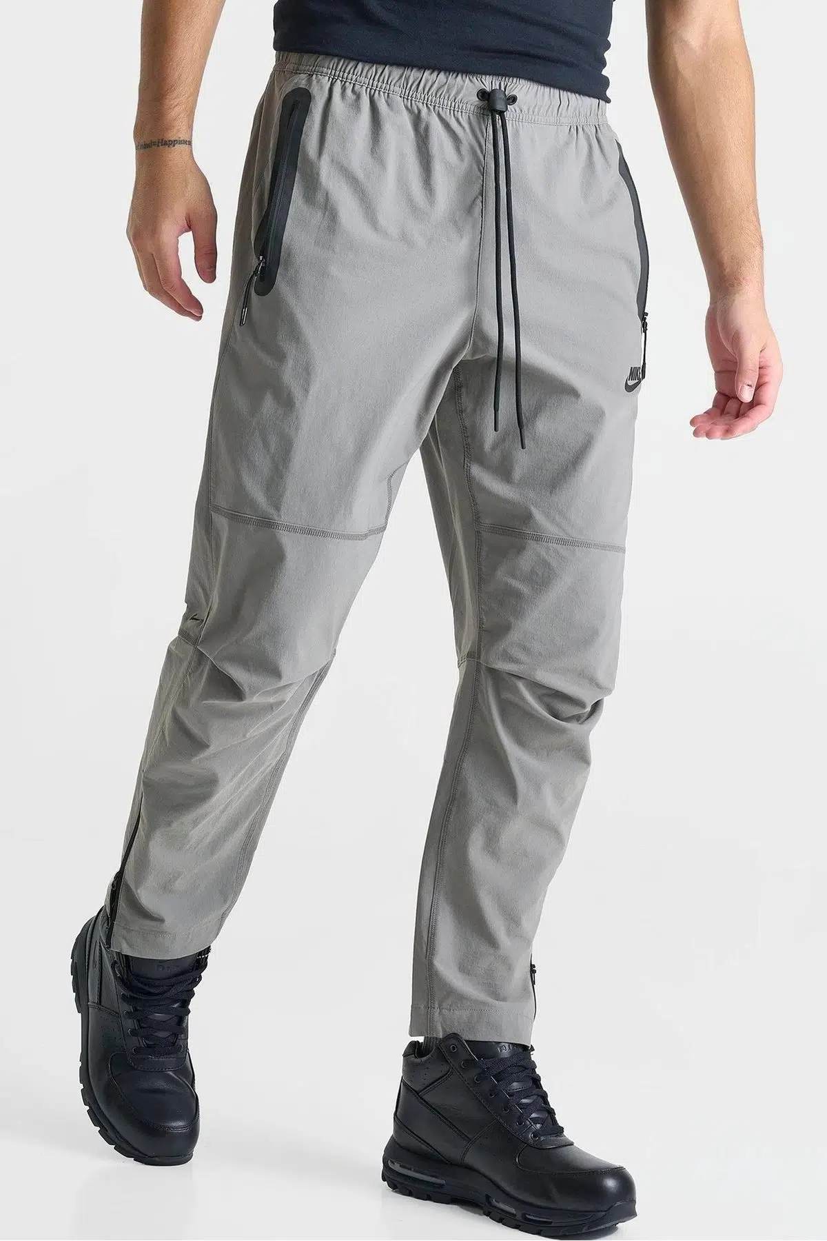 Nike Tech Woven Men's Taper Leg Pant Paraşüt Kumaş Erkek Eşofman Altı Koyu Gri