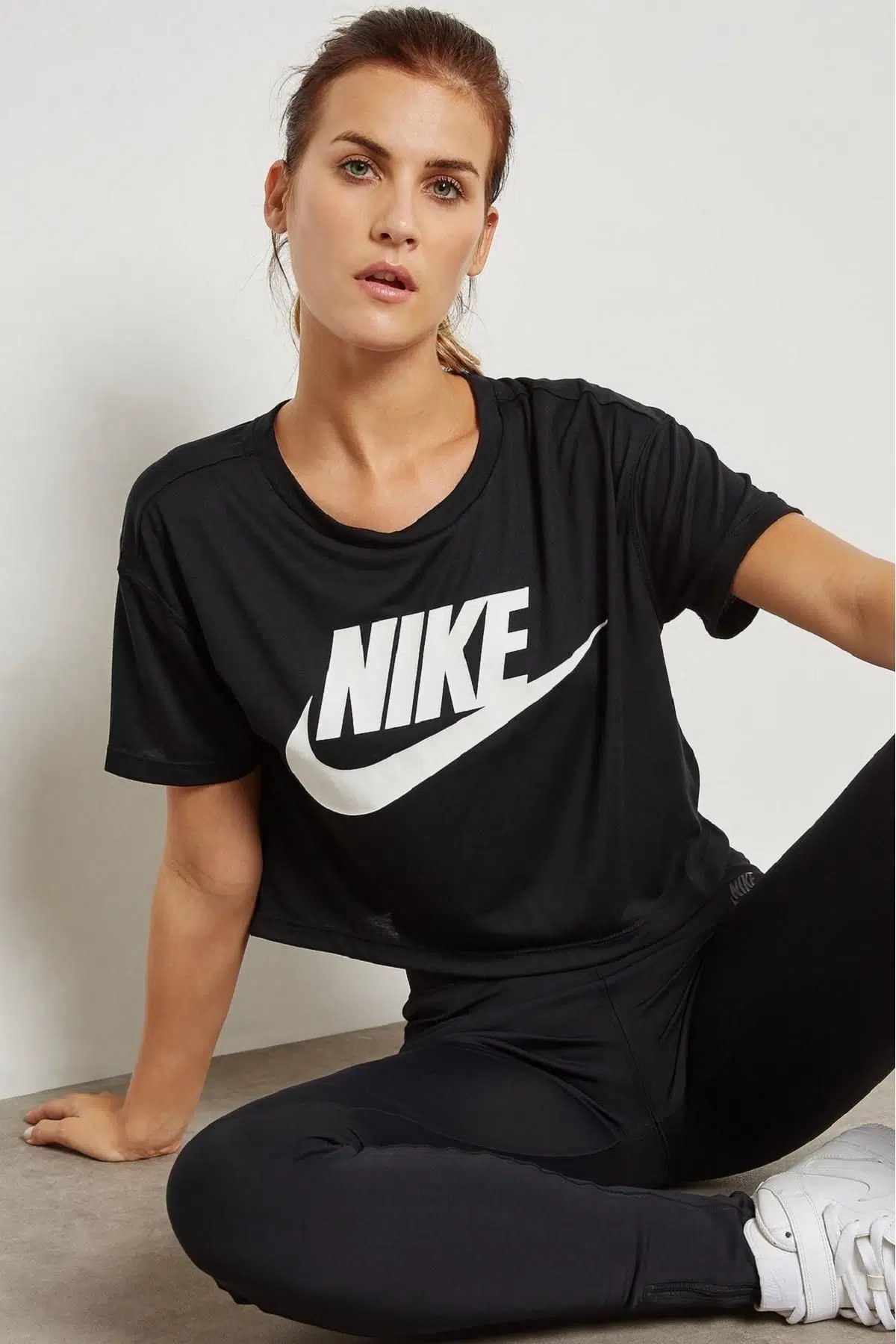 Nike NSW Nike Swoosh Top Crop Loose Fit Kısa Kollu Tişört