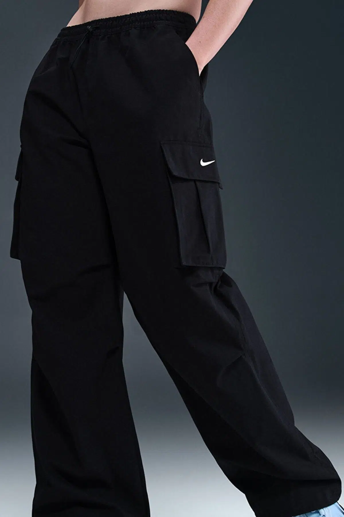 Nike NSW Street Woven Oversize Cargo Pant.Bol Kesim Kargo Cepli Dokuma Kadın Eşofman Altı Siyah
