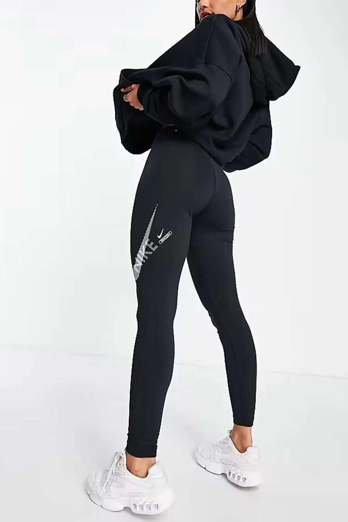 Nike Swoosh Graphic High Waisted Leggings Yüksek Belli Toparlayıcı Logolu Tayıt Siyah
