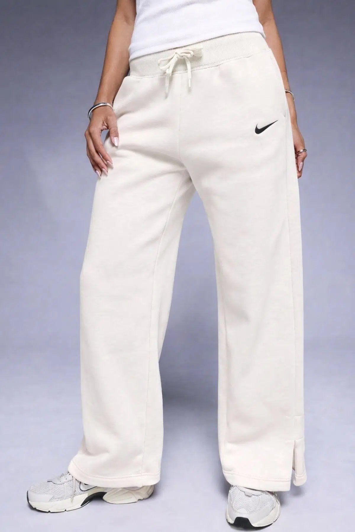 Nike Phoenix Fleece Wide High Rise Sweatpants Kadın Yüksek Bel Yırtmaçlı Geniş Paça Eşofman Altı Kirli Beyaz