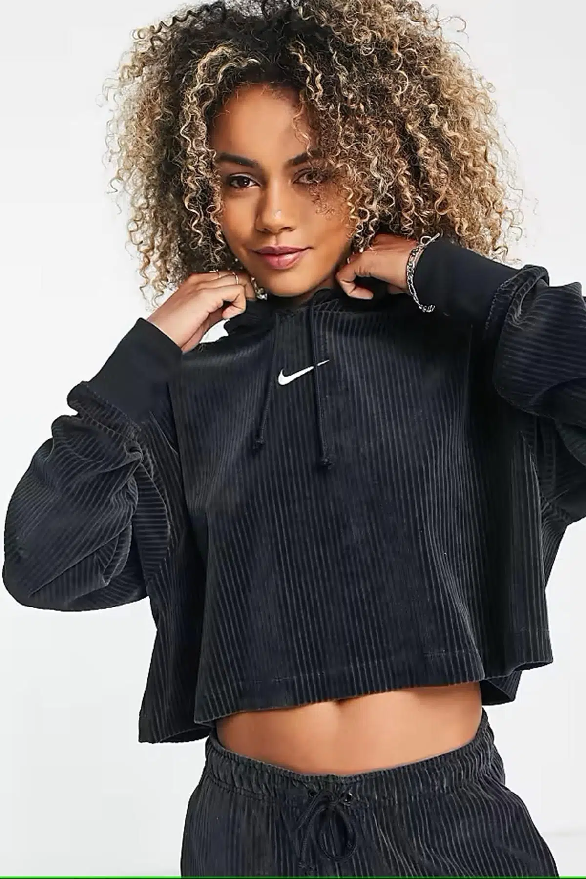 Nike Sportswear Women's Velour Oversize Hoodie Kadın Geniş Kalıp Crop Fitilli Kadife Kapüşonlu Sweatshirt Siyah