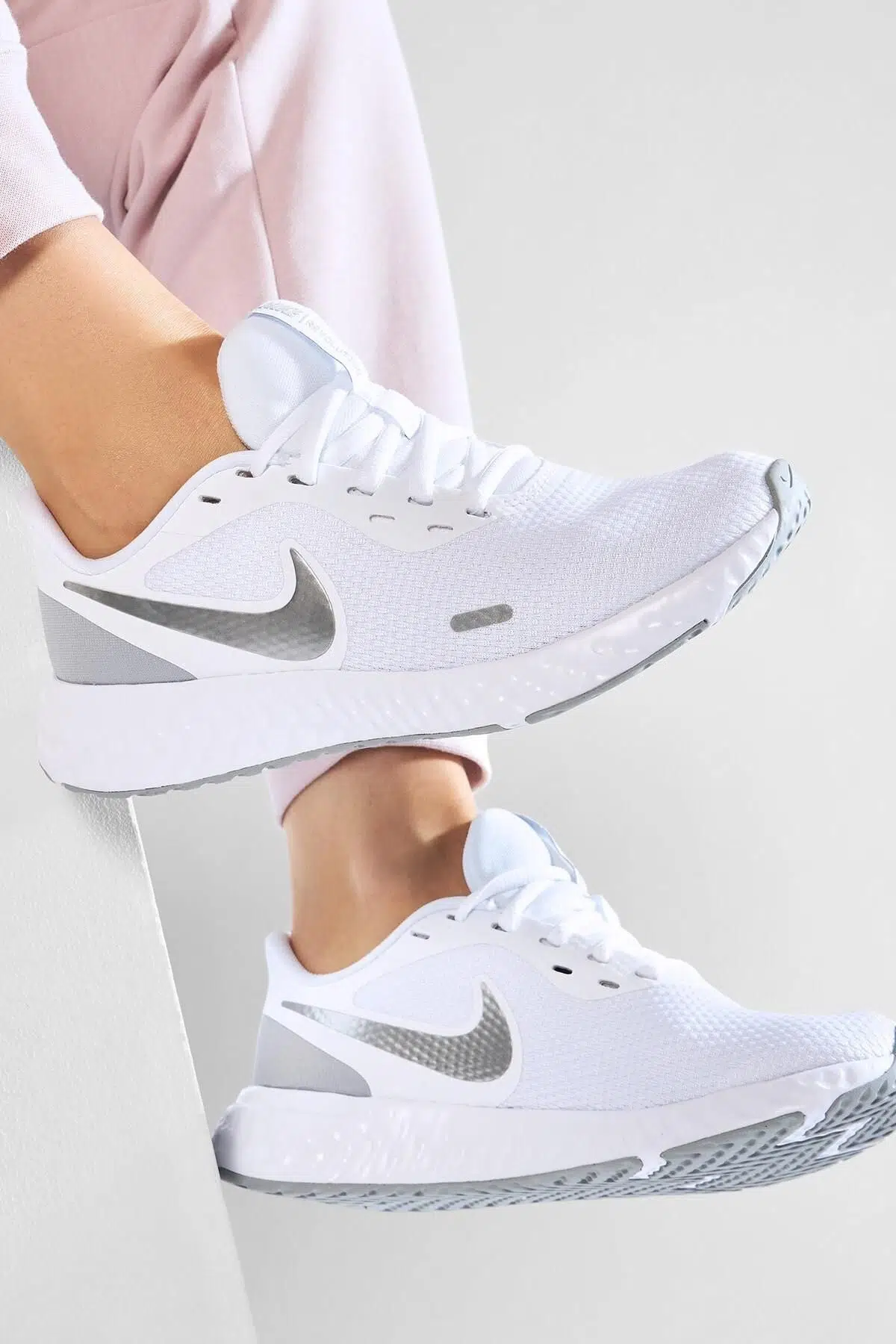 Nike WMNS Revolution 5 Silver Swoosh Yürüyüş Koşu Ayakkabısı Beyaz