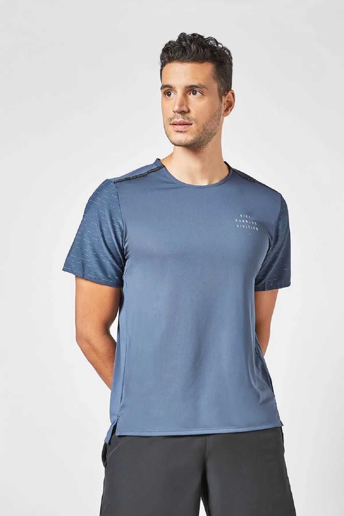 Nike Rise 365 Run Division Short-Sleeve Reflectörlü Mavi Koşu Tişörtü