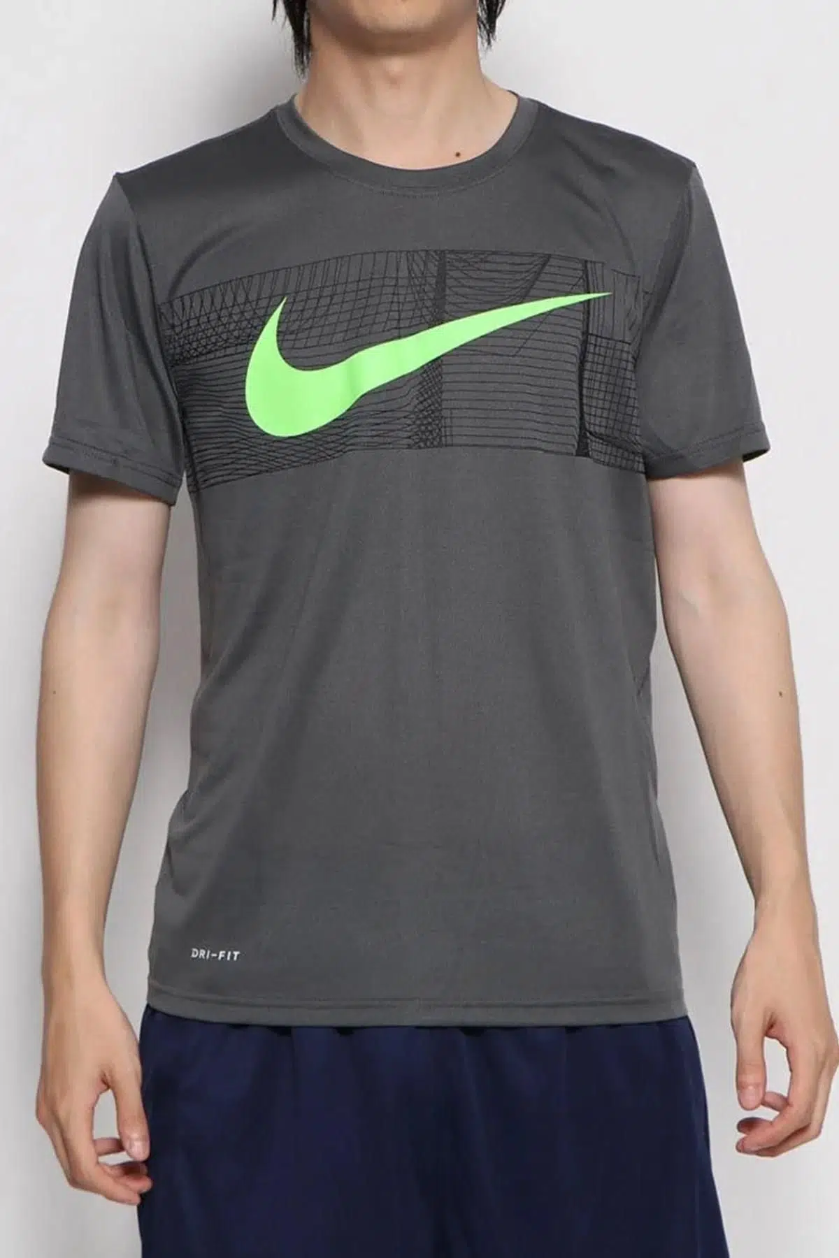 Nike Erkek Kısa Kollu Fonksiyonel Tişört Nike Dri fit Legacy Swoosh Bloc Tişört Gri