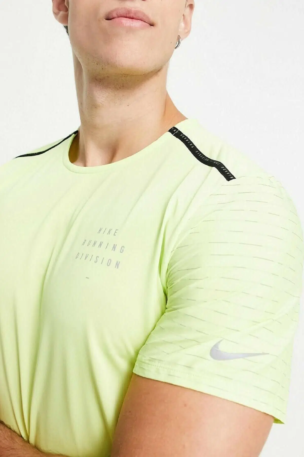 Nike Rise 365 Run Division Short-Sleeve Reflektörlü Sarı Koşu Tişörtü