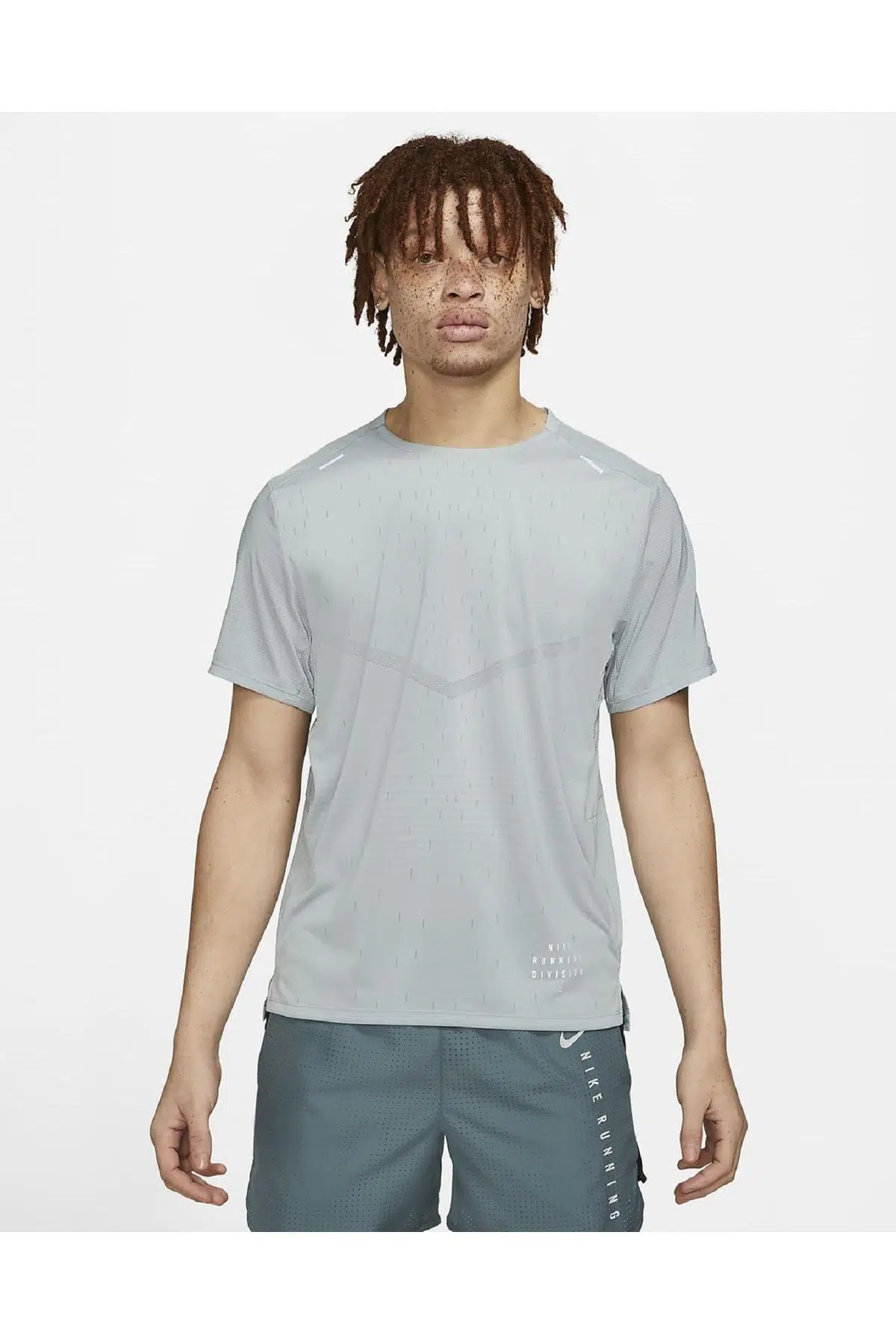 Nike Rise 365 Run Division Short-Sleeve Toparlanır Koşu Tişörtü