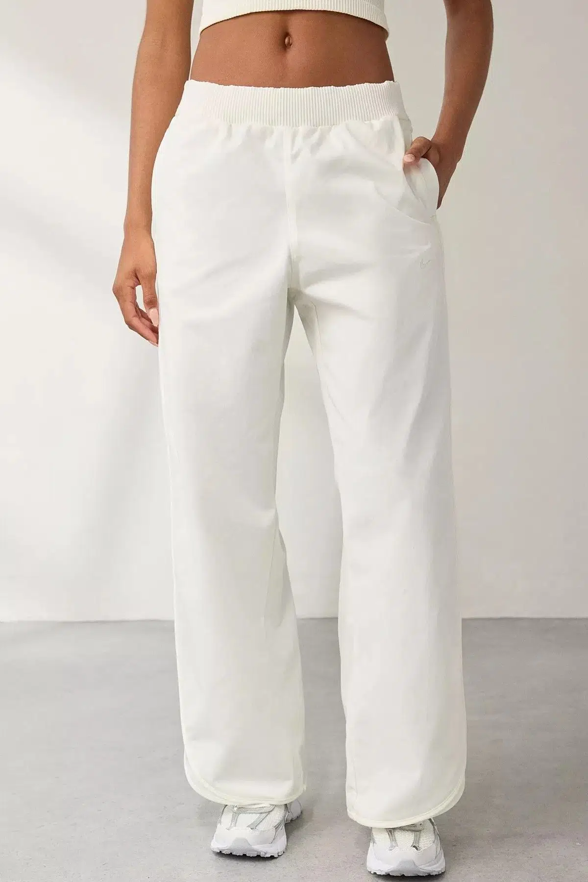 Nike Sportswear Collection Women's Twill Tracksuit Bottoms Kadın Gabardin geniş Paça Eşofman Altı Beyaz