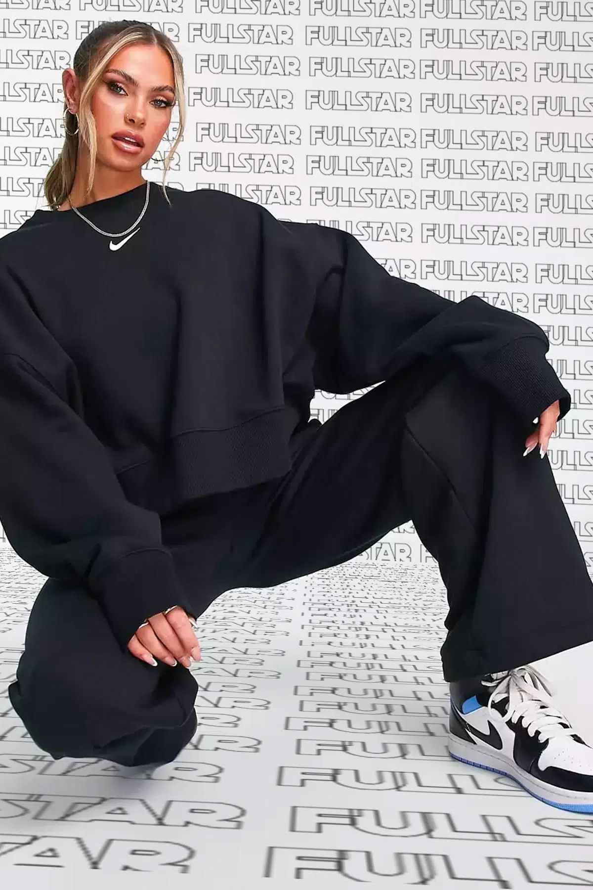 Nike Sportswear Essential Collection Fleece Oversized Crew Kadın Sweatshirt Siyah