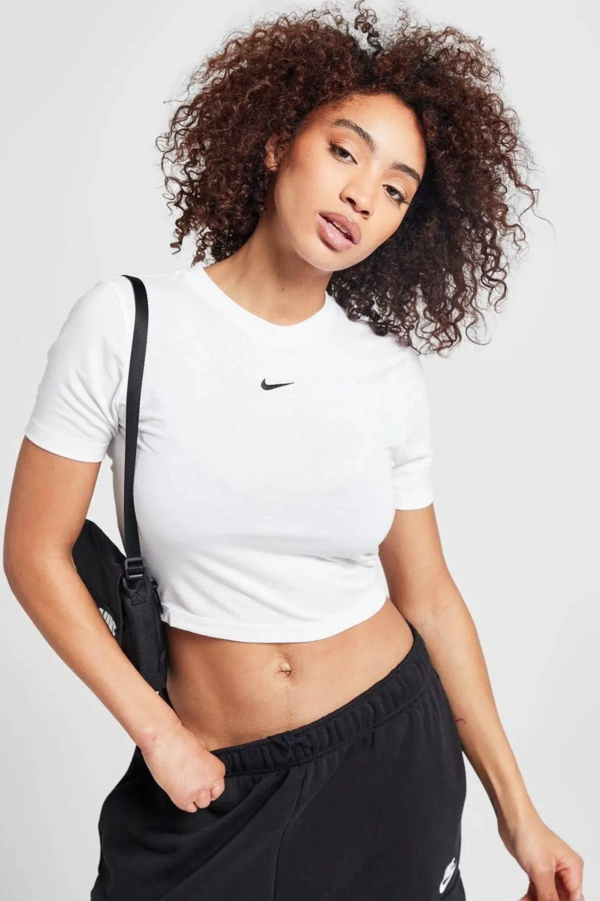 Nike Sportswear Essential Slim Cropped T-Shirt Kadın Slim Fit Crop Tişört Beyaz