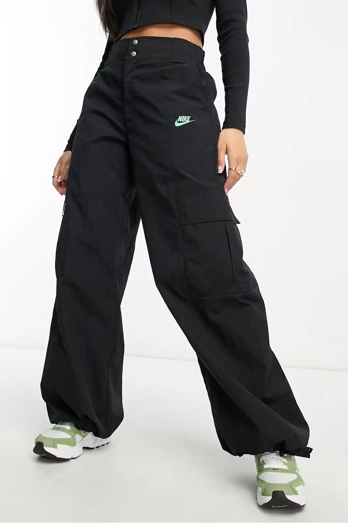 Nike Dance Woven Loose Fit Cargo Pocket Trousers Kadın Dokuma Bol Kesim Kargo Cepli Eşofman Altı Siyah