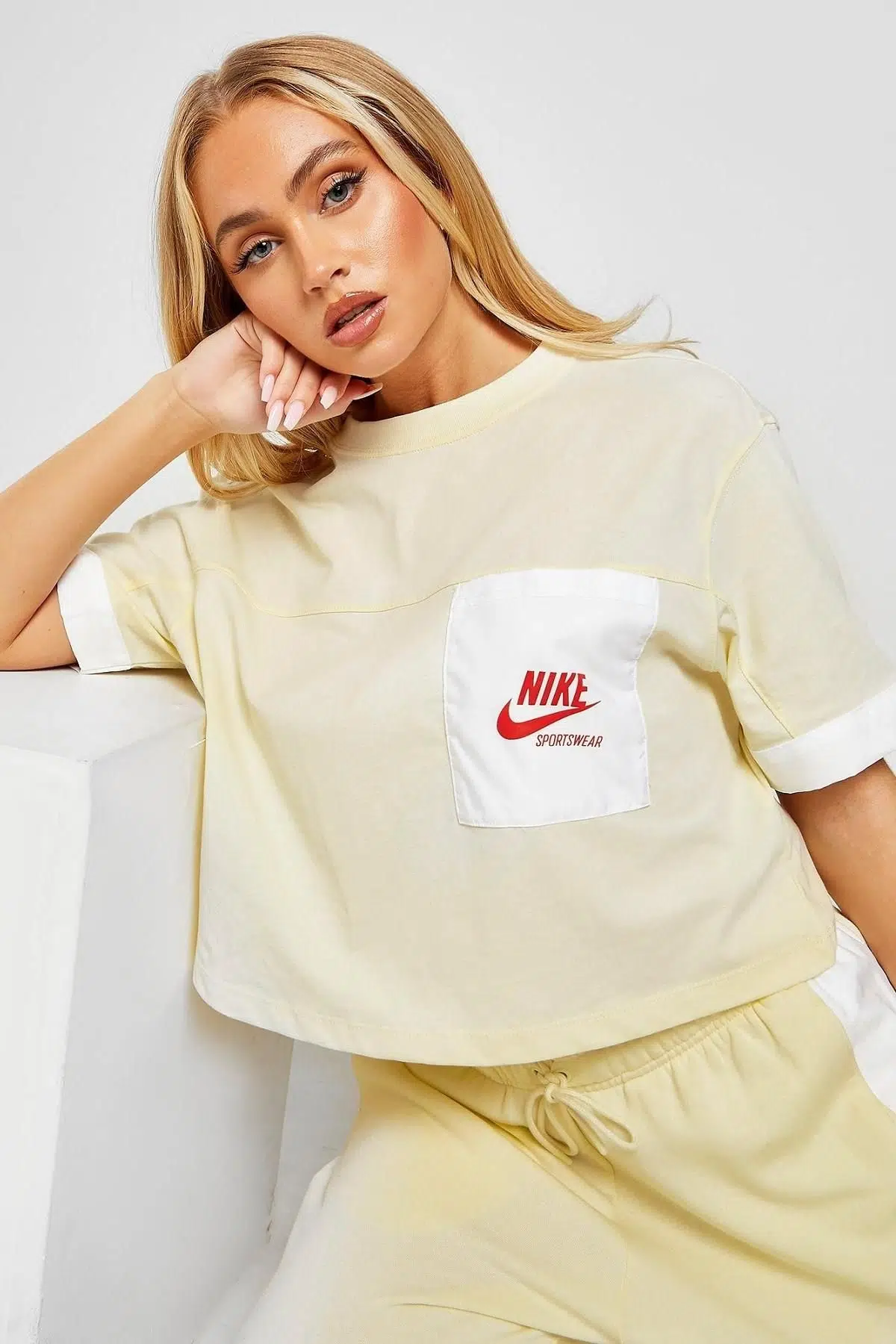 Nike Heritage Oversized Short-Sleeve Top Bol Kesim Kısa Sarı Tişört