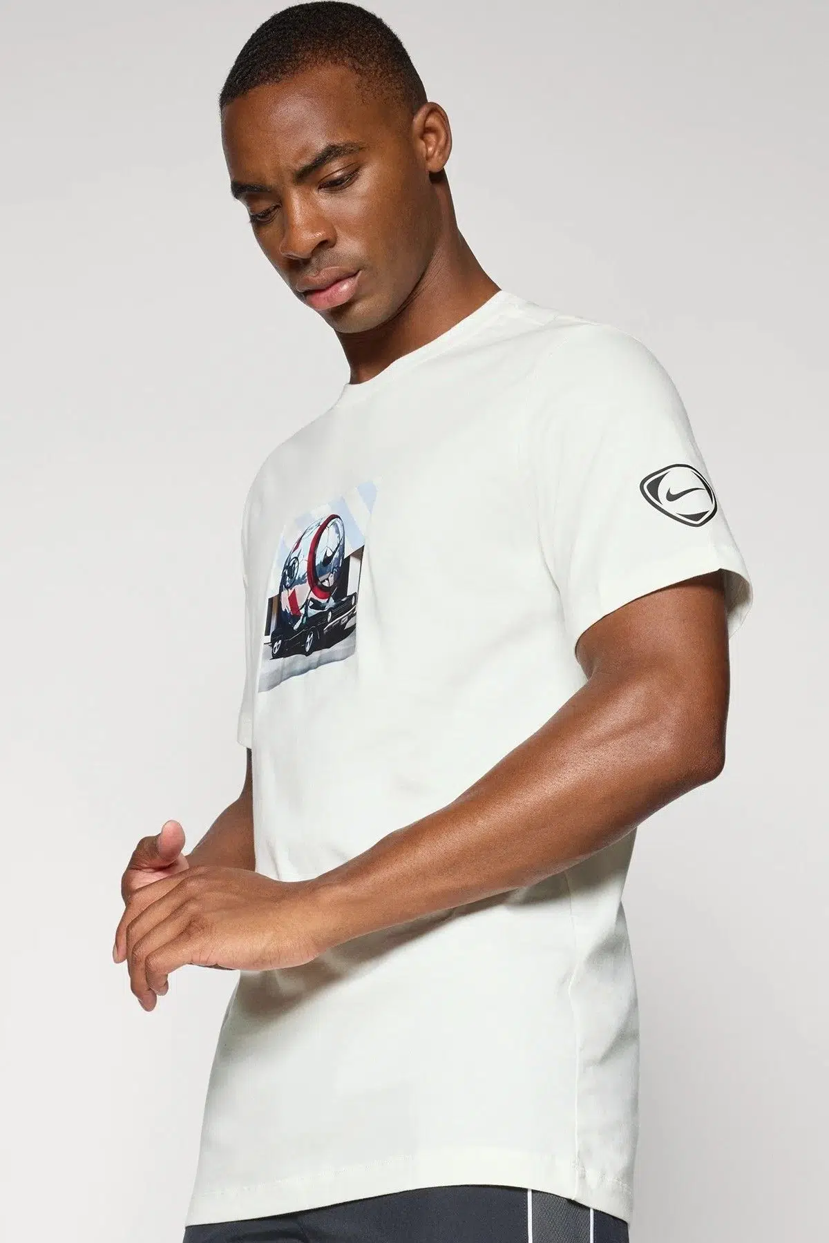 Nike Soccer Jersey Total 90 Print Tee Men's T-Shirt Baskılı Erkek Tişört Krem