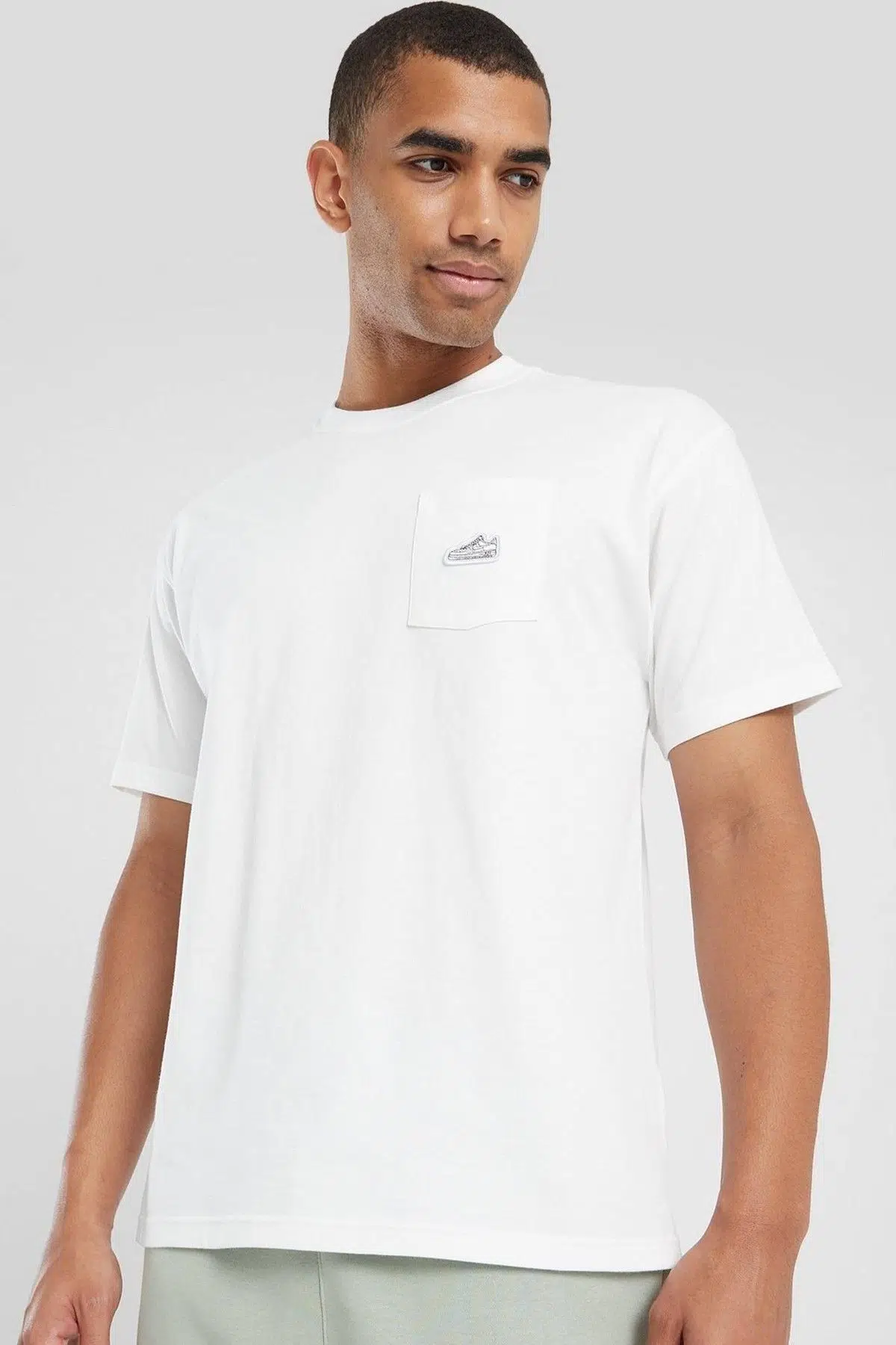 Nike Sportswear Max90 Pocket Tech Loose Fit Tee Erkek Bol Kesim Cepli Pamuklu Tişört Beyaz