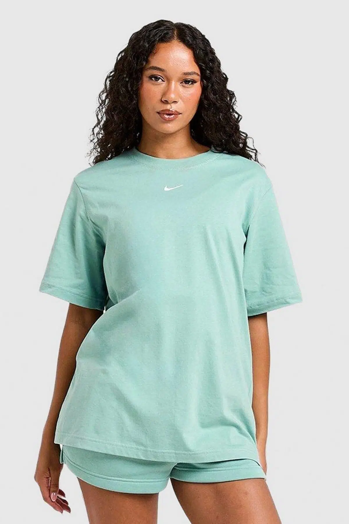 Nike Sportswear Organic Cotton Loose Fit T-shirt Kadın Nakış Swooslu Bol Kesim Tişört Yeşil