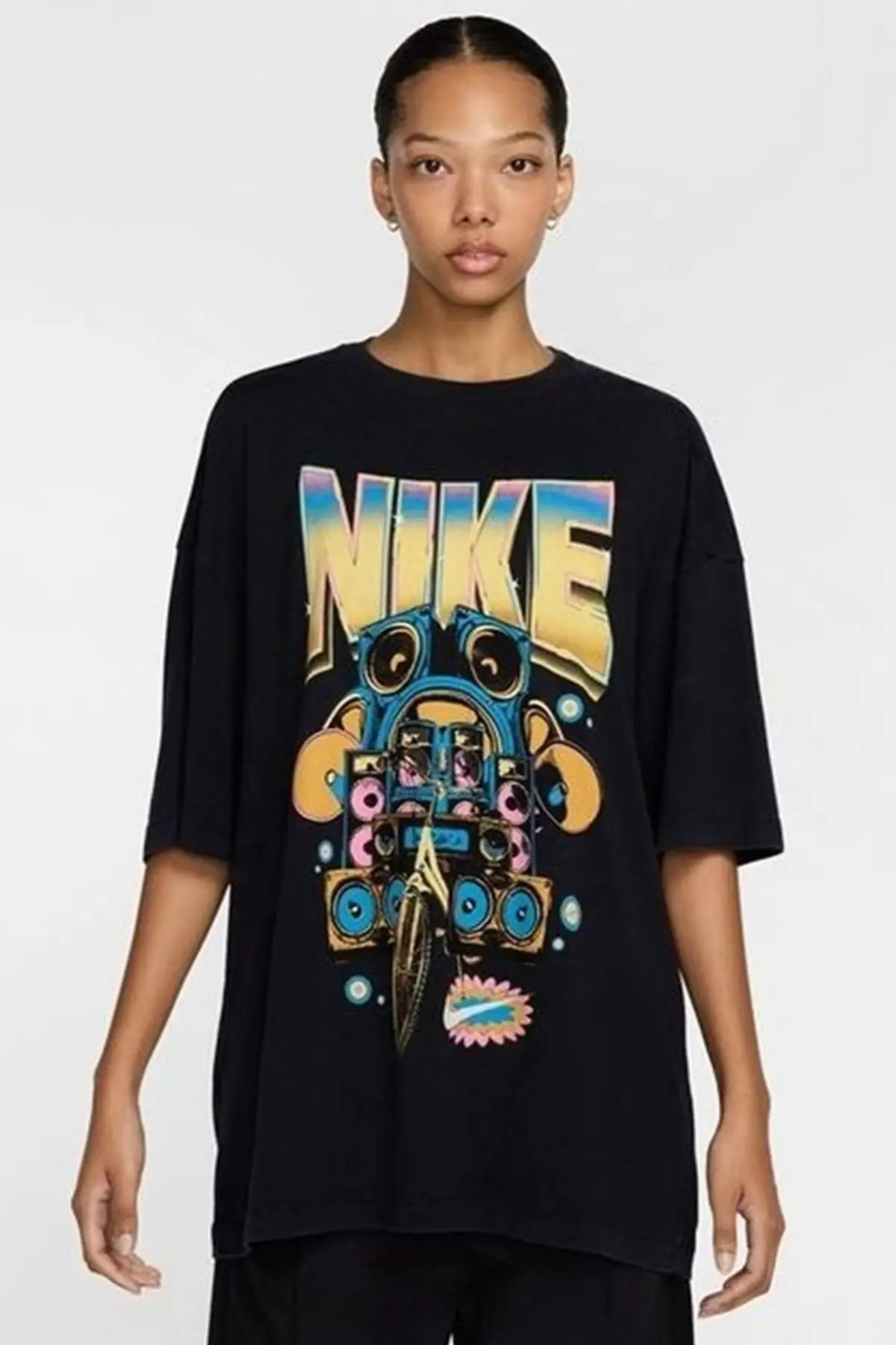 HF9691-010 Nike Sportswear Oversize SS Womens Tee Grafik Baskılı Bol Kesim Kadın Tişört Siyah