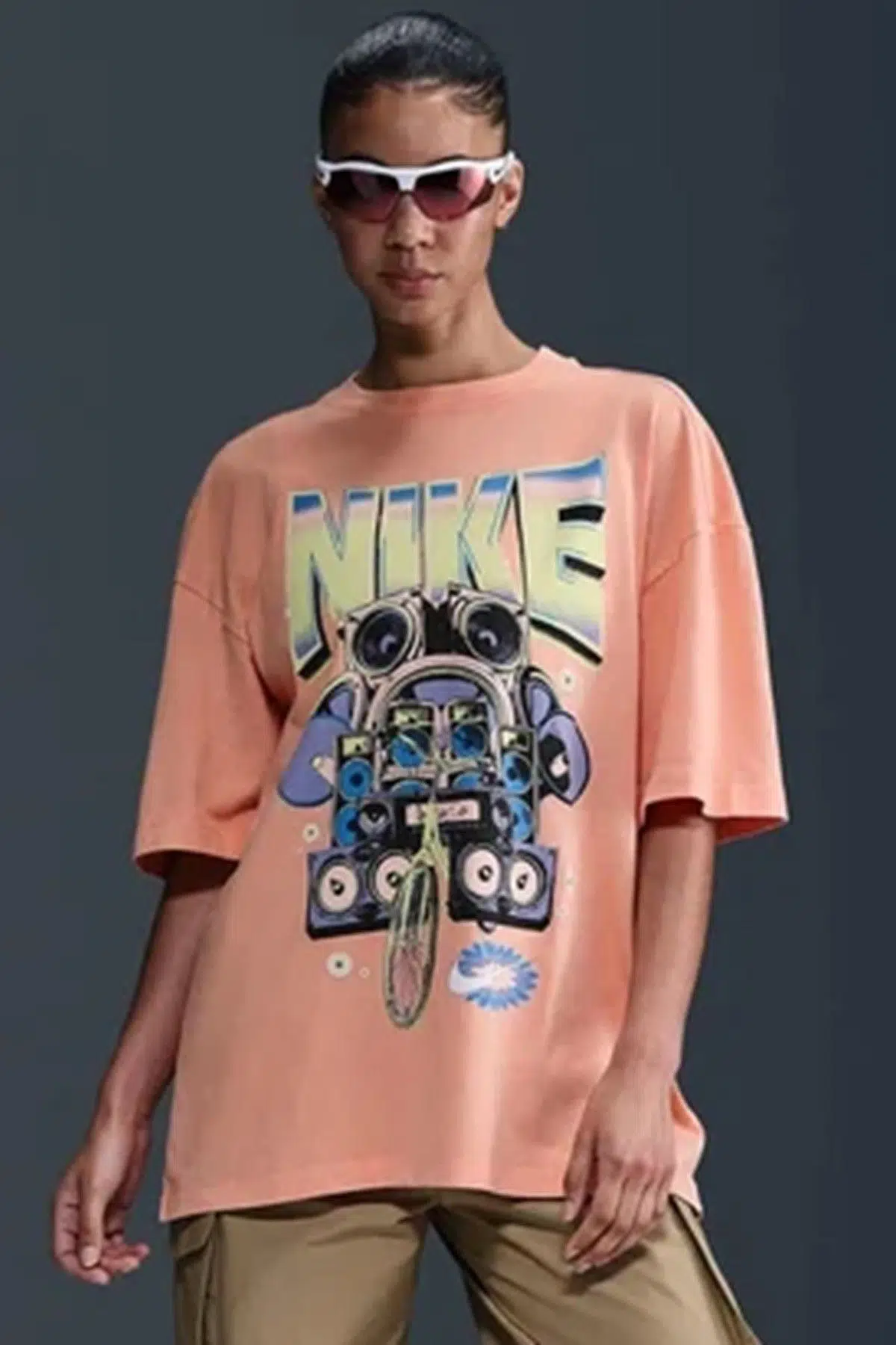 Nike Sportswear Oversize SS Womens Tee Grafik Baskılı Bol Kesim Kadın Tişört Turuncu