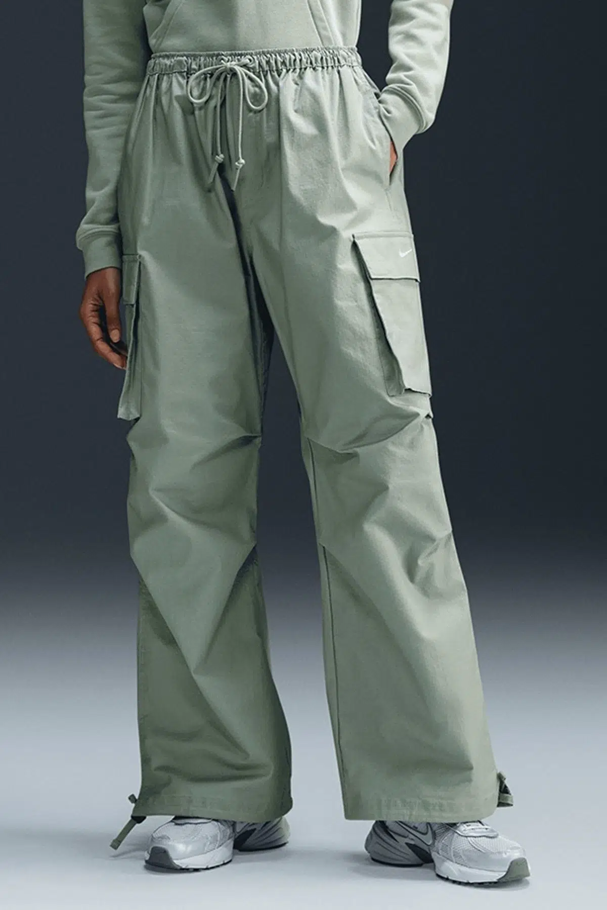 Nike Sportswear Oversized Cargo Dans Pant Kadın Oversize Kargo Cepli Dokuma Eşofman Altı Yeşil
