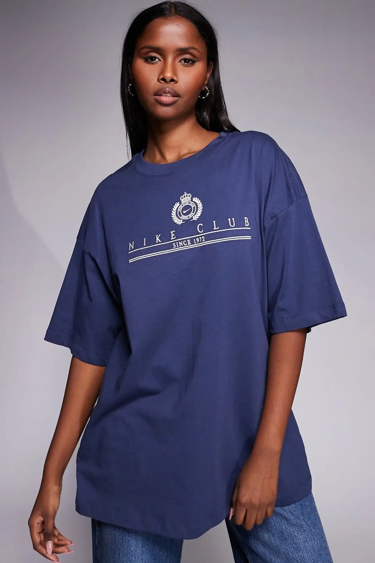 IQ0899-437Nike Sportswear Oversized Classic Country Club SS Tee Bol Kesim Kadın Tişört Lacivert