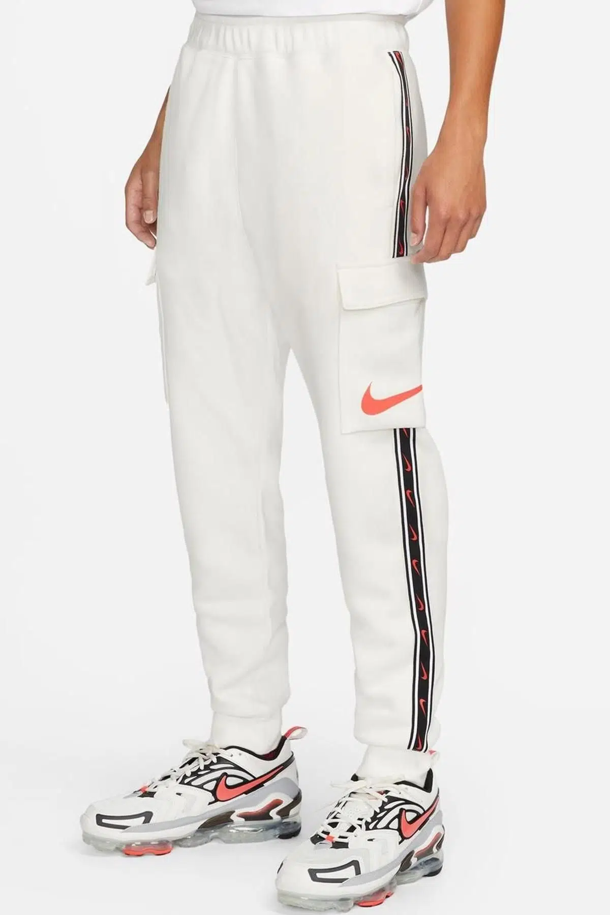 Nike Sportswear Repeat Standart Fit Kesim Şardonlu Kargo Cepli Erkek Eşofman Altı Beyaz