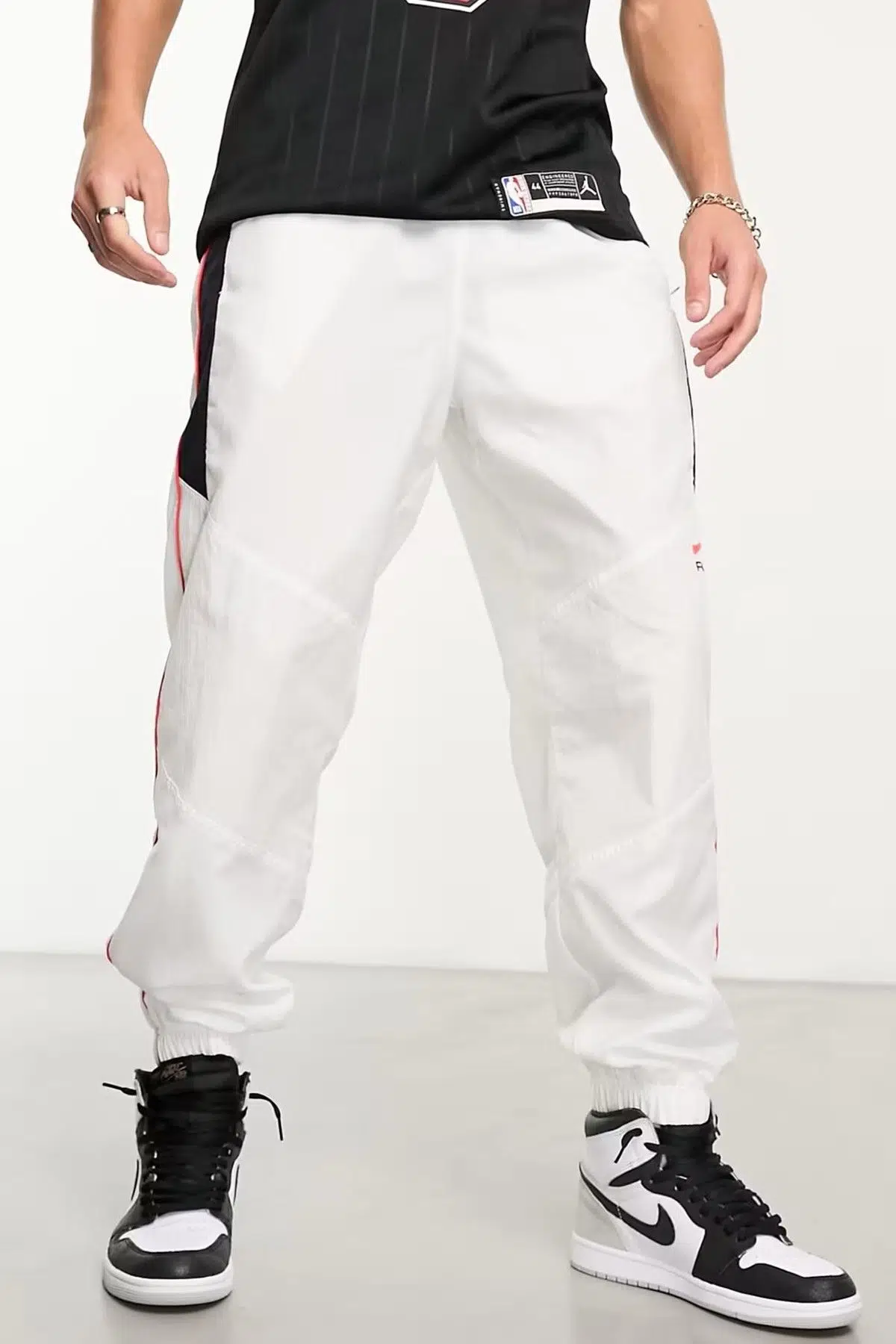 Nike Sportswear Swoosh Air Woven Loose Fit Mens Jogger Erkek Dokuma Bol Kesim Eşofman Altı Beyaz