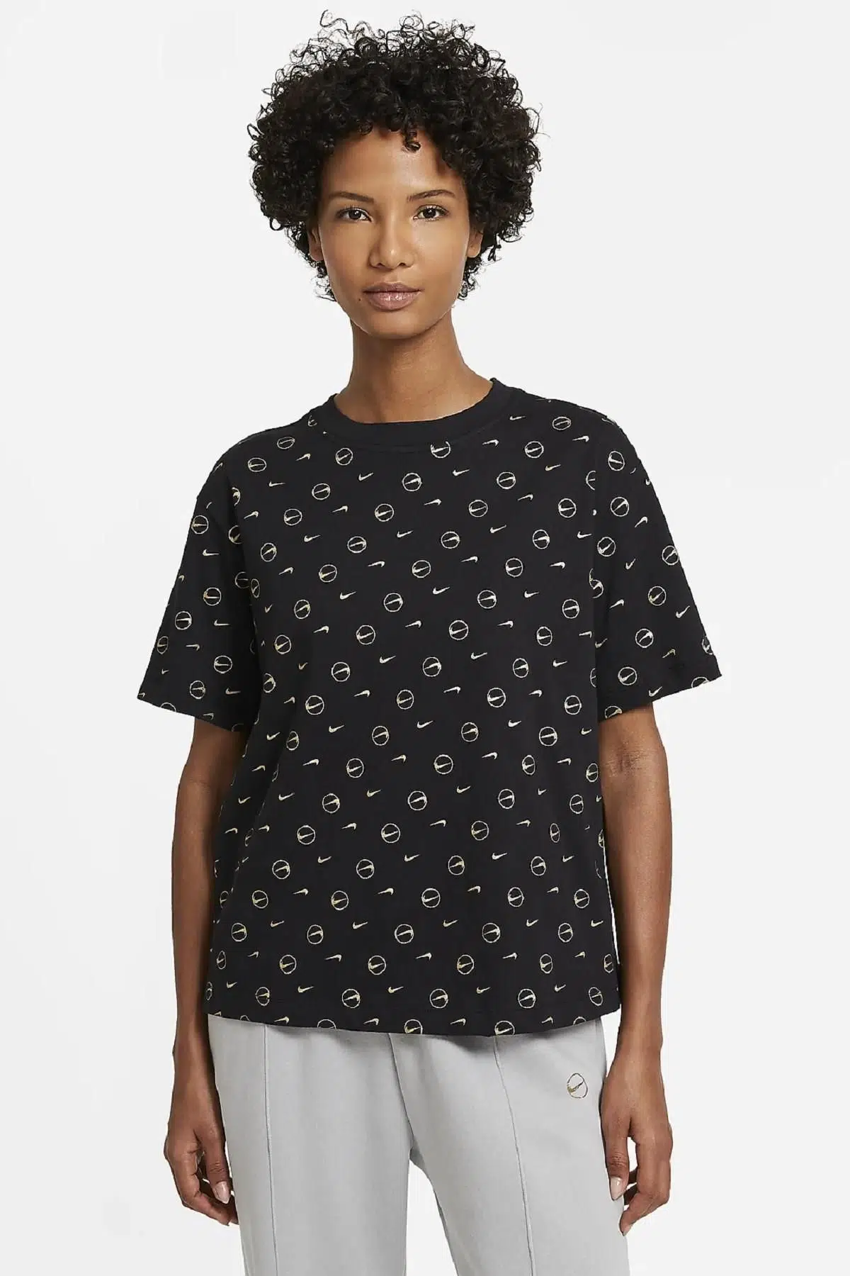 Nike Sportswear Swoosh Printed Short-Sleeve Top Loose Fit Bol Kesim Tişört