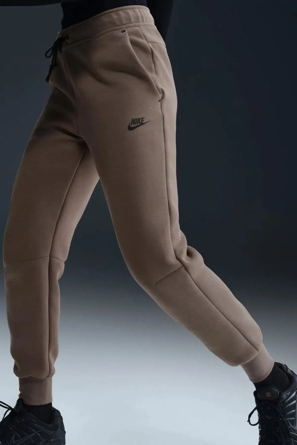 Nike Sportswear Tech Fleece Standart Fit Mid Rise Jogger Kadın Eşofman Altı Koyu Kahverengi