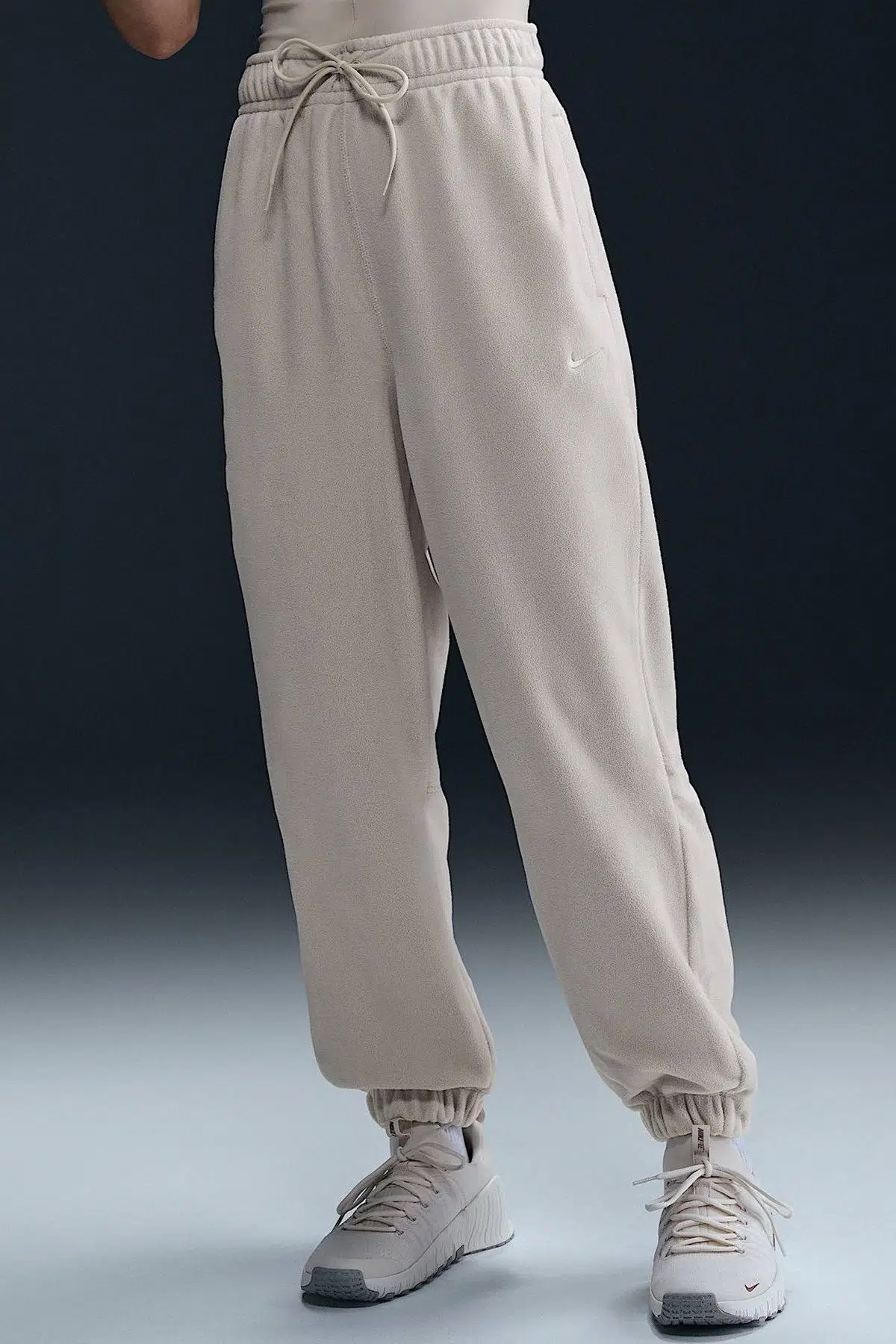 Nike Therma-FIT One Women's Loose Fleece Pants Kadın Bol Kesim Yüksek Bel Eşofman Altı Fildişi