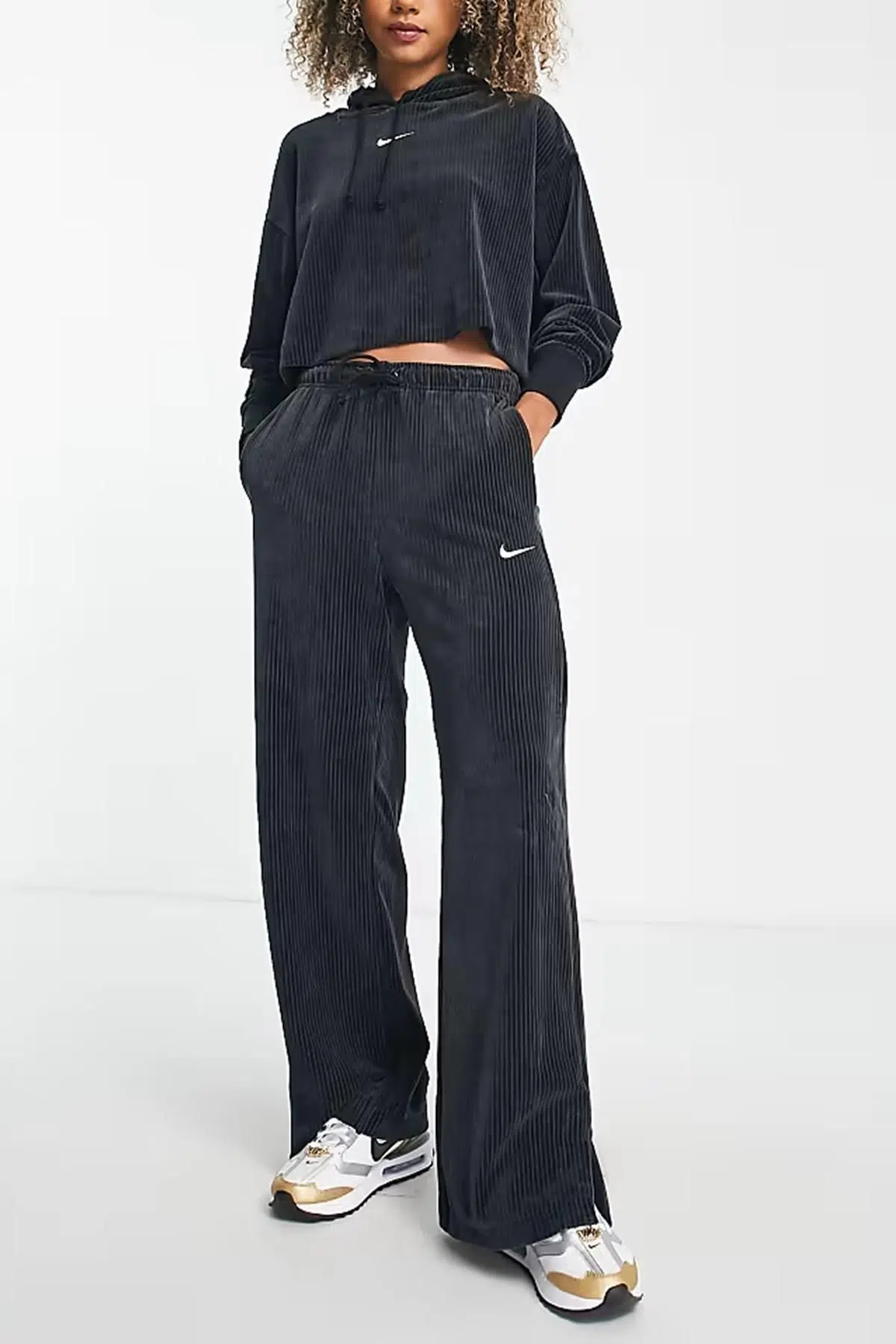 Nike Velour Cord Wide Leg High Rise Jogger Kadın Fitilli Kadife Yırtmaçlı Geniş Paça Eşofman Altı Siyah