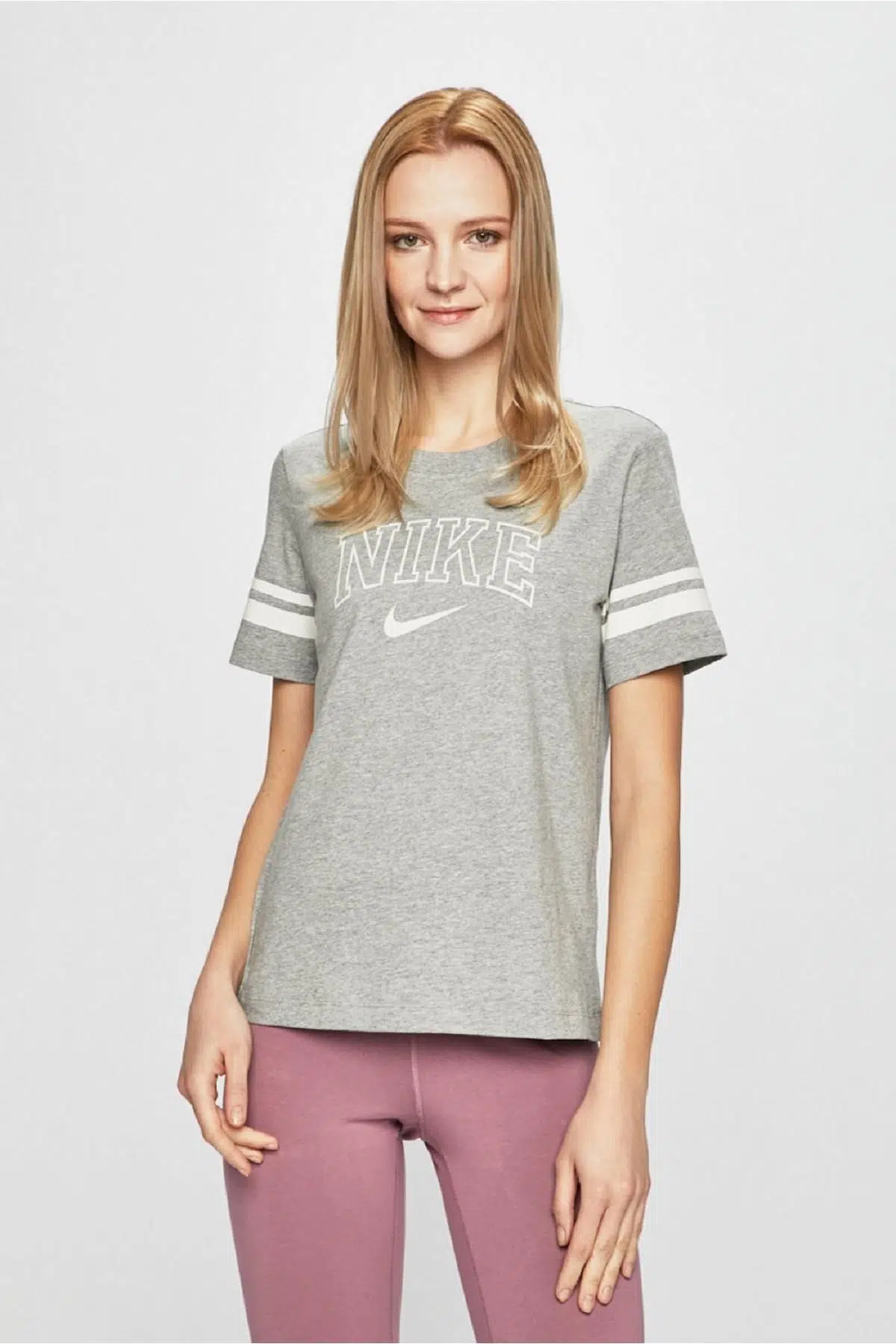 Nike Sportswear Büyük Logolu Gri Spor Tişört